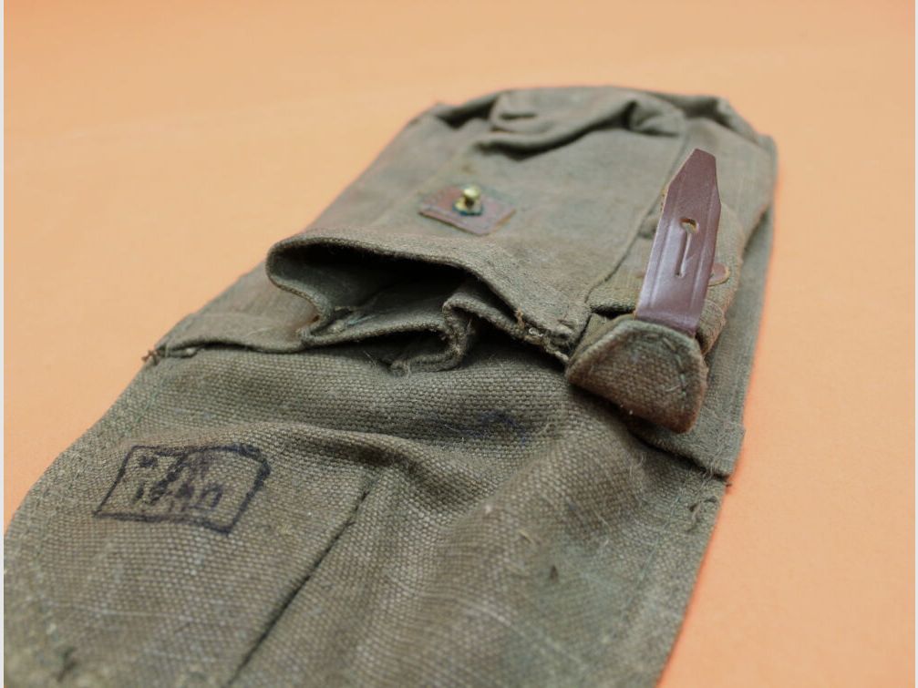 SURPLUS ZSRR Kalashnikov AKM: Torba na magazyny ZSRR zielona na 3 sztuki 30-strzałowych magazynków. (SURPLUS jak nowy / lekkie ślady przechowywania)