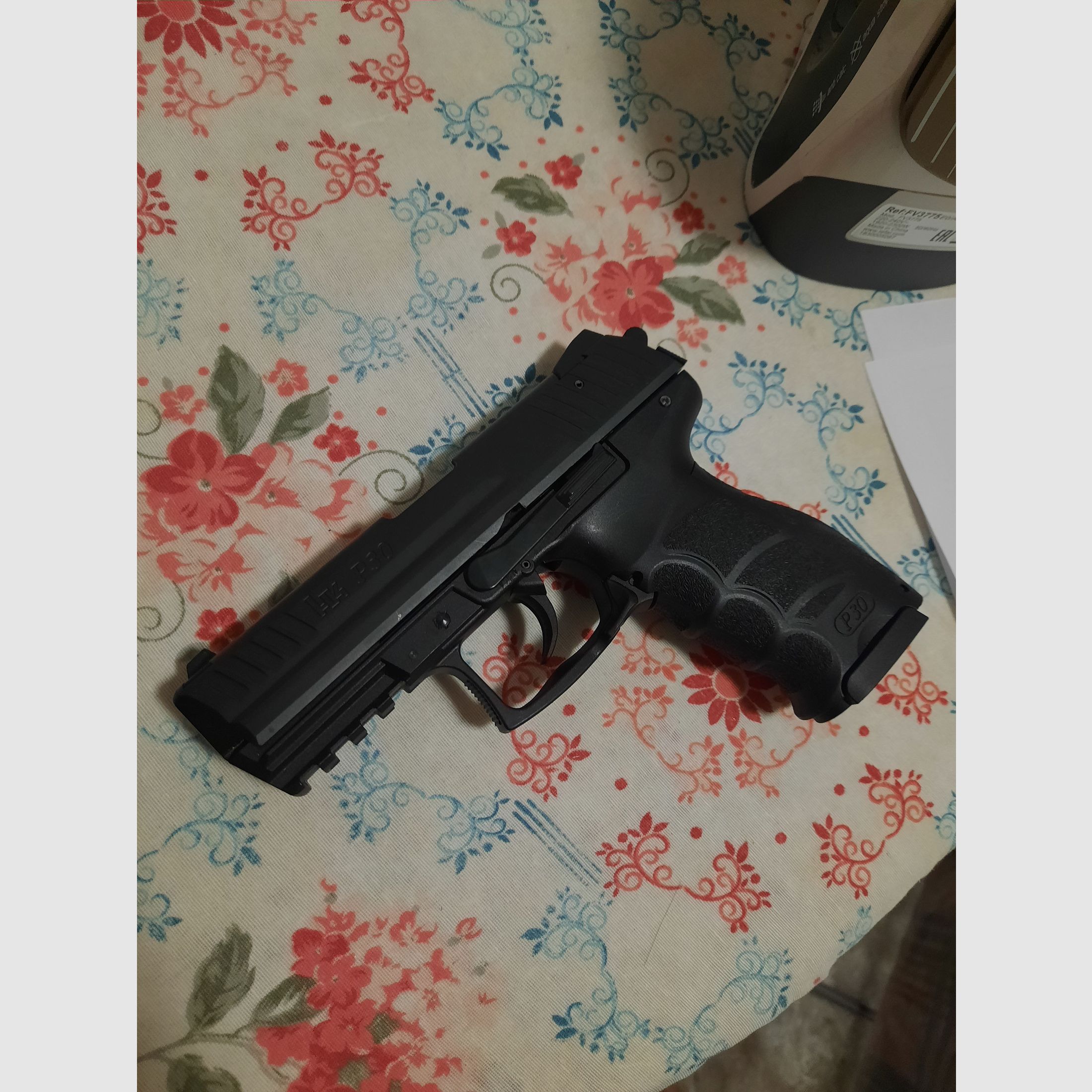 Heckler und Koch HK P30 / 9mm réplique de coup de feu de défense sous licence par Umarex