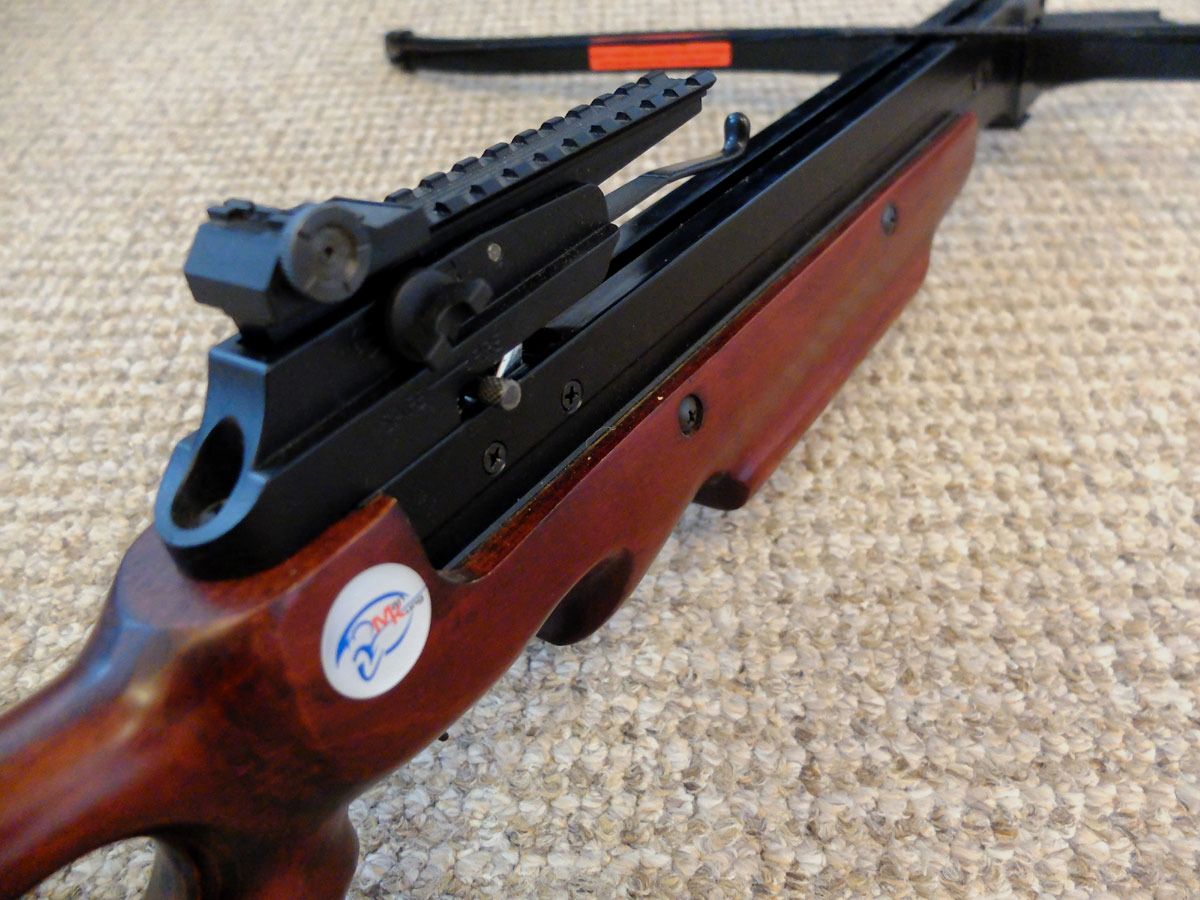 Armbrust mit  Holzschaft und 150lbs - tiptop Zustand.