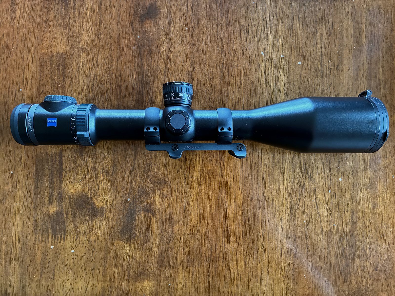 Zeiss V8 4,8-35x60 mit Blaser Sattelmontage 