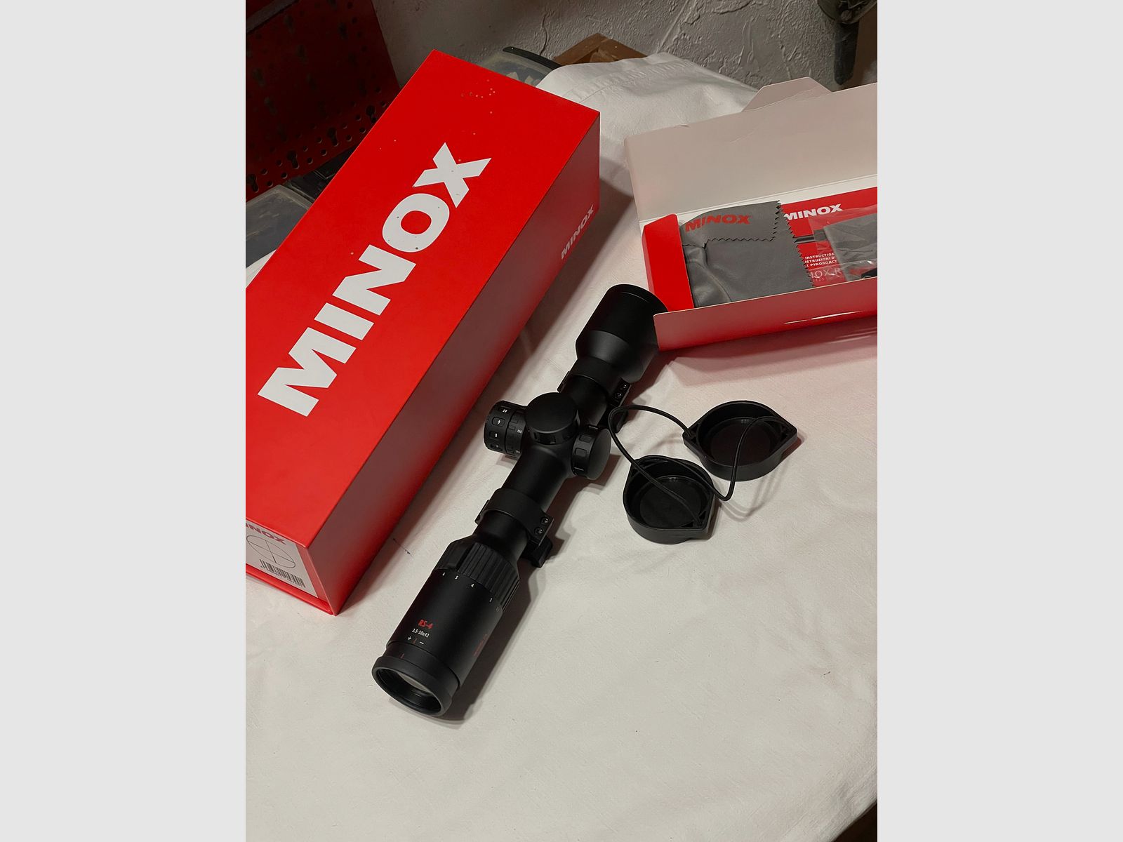 Scope Minox/ Blaser RS-4 2,5 - 10x42 Réticule lumineux 4, avec rail Picatinny Neuf - acheté en 2025 !