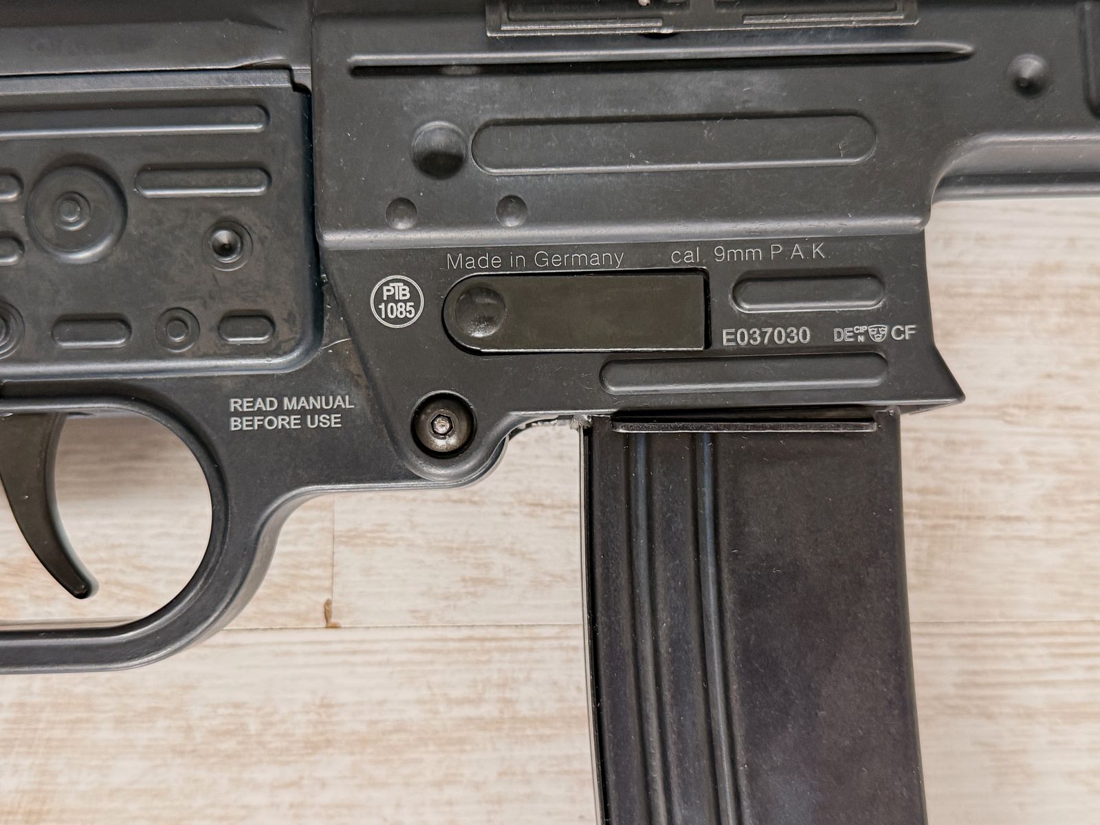 GSG STG 45 / STG 44 9 mm P.A.K. blank firing – real wood stock – top condition