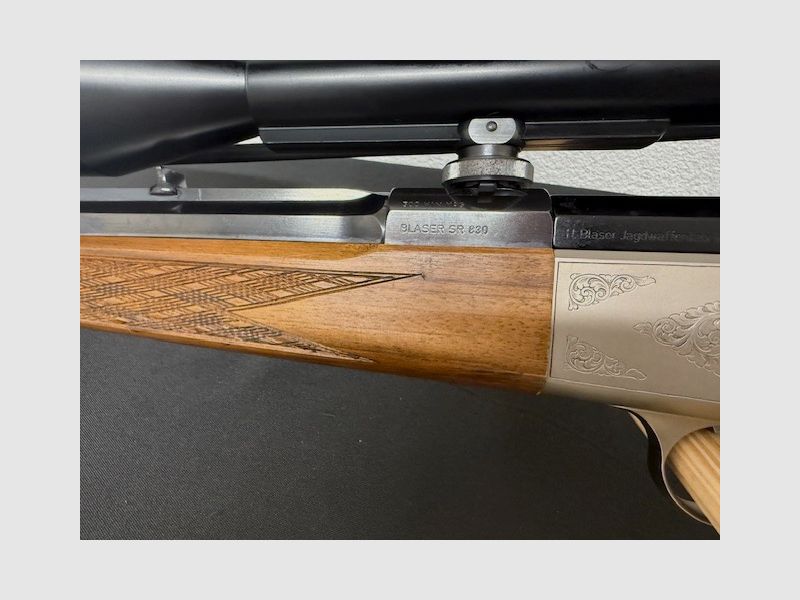 Blaser SR 830 Repetierbüchse Kaliber .300WinMag incl Swarowski und Transportkoffer 
