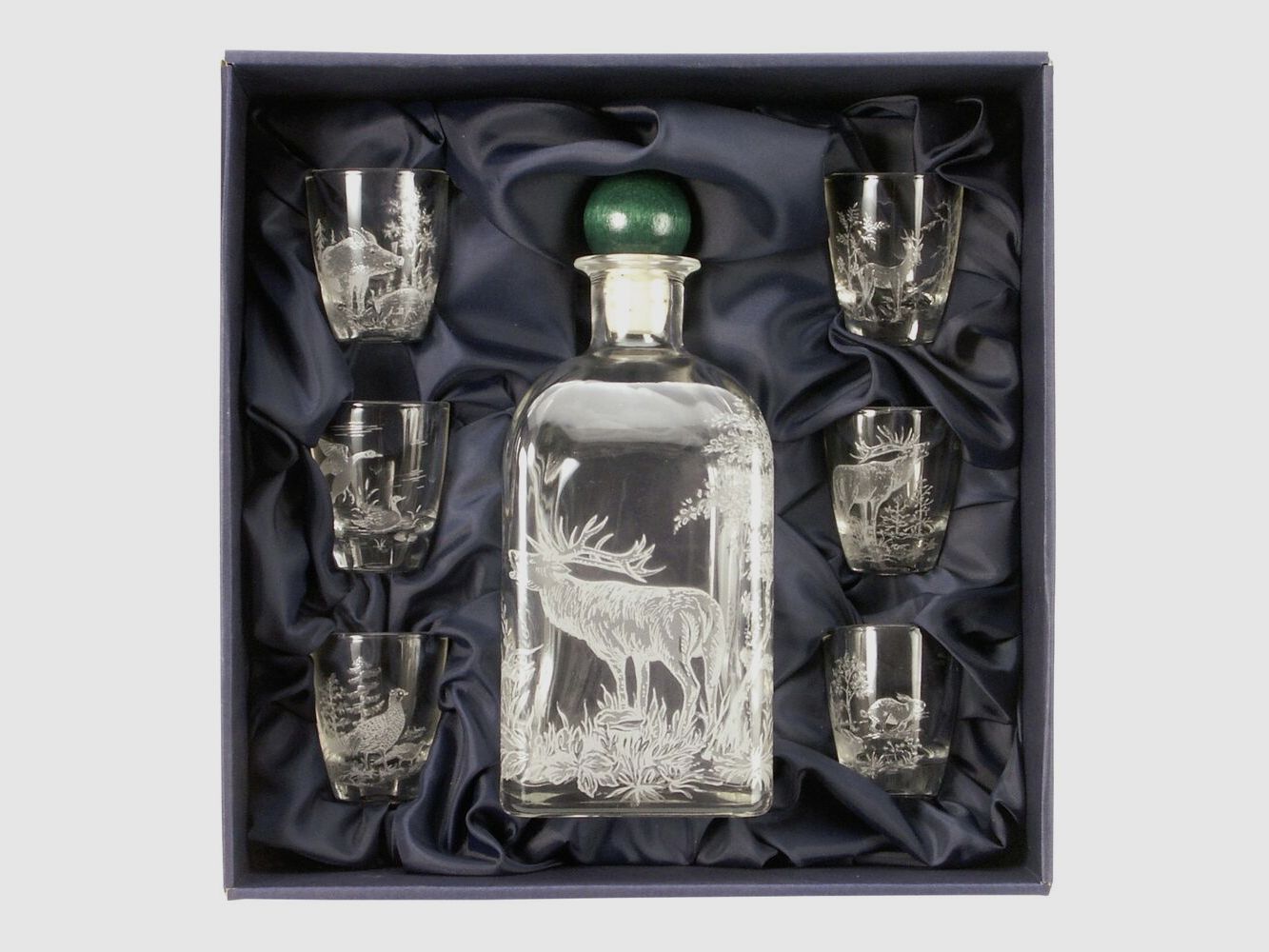 Schnapps service with hunting motifs