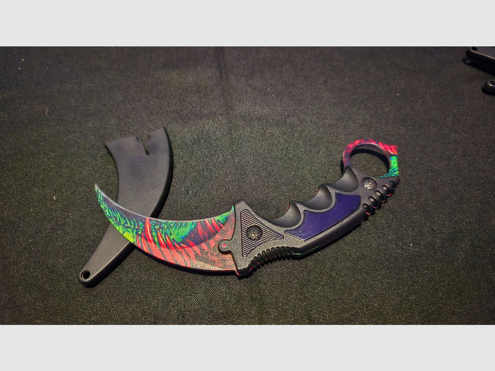 Karambit 2 seitiges design Hyper beast