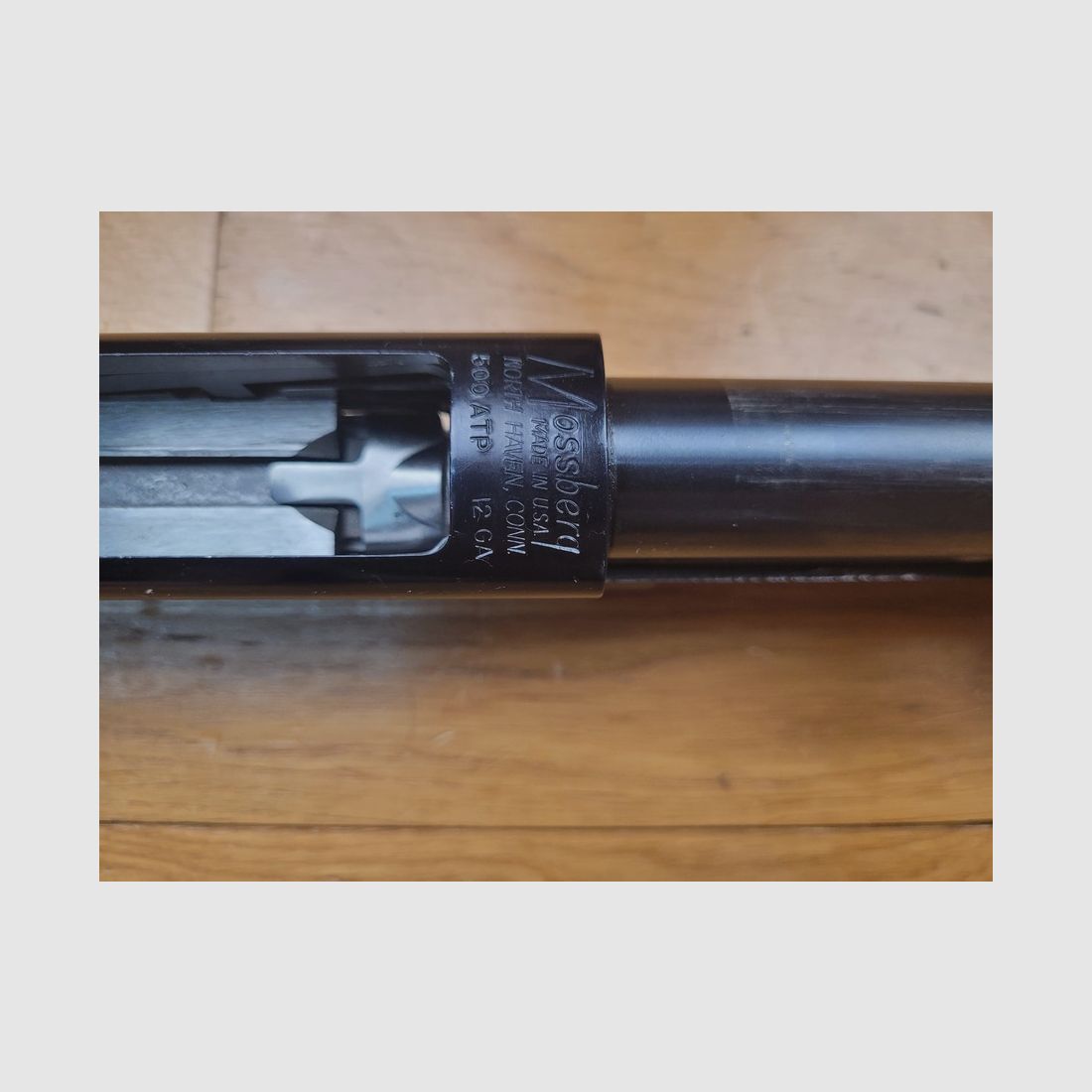 Super fusil à pompe Mossberg 500ATP « Persuader » – calibre 12/76 – Arme de 1982 – canon de 47cm – 5 coups – crosse et pompe en beau noyer – sécurité ambidextre – 100% made in USA – Un des meilleurs « pompe » – TBE, image 1 sur 23