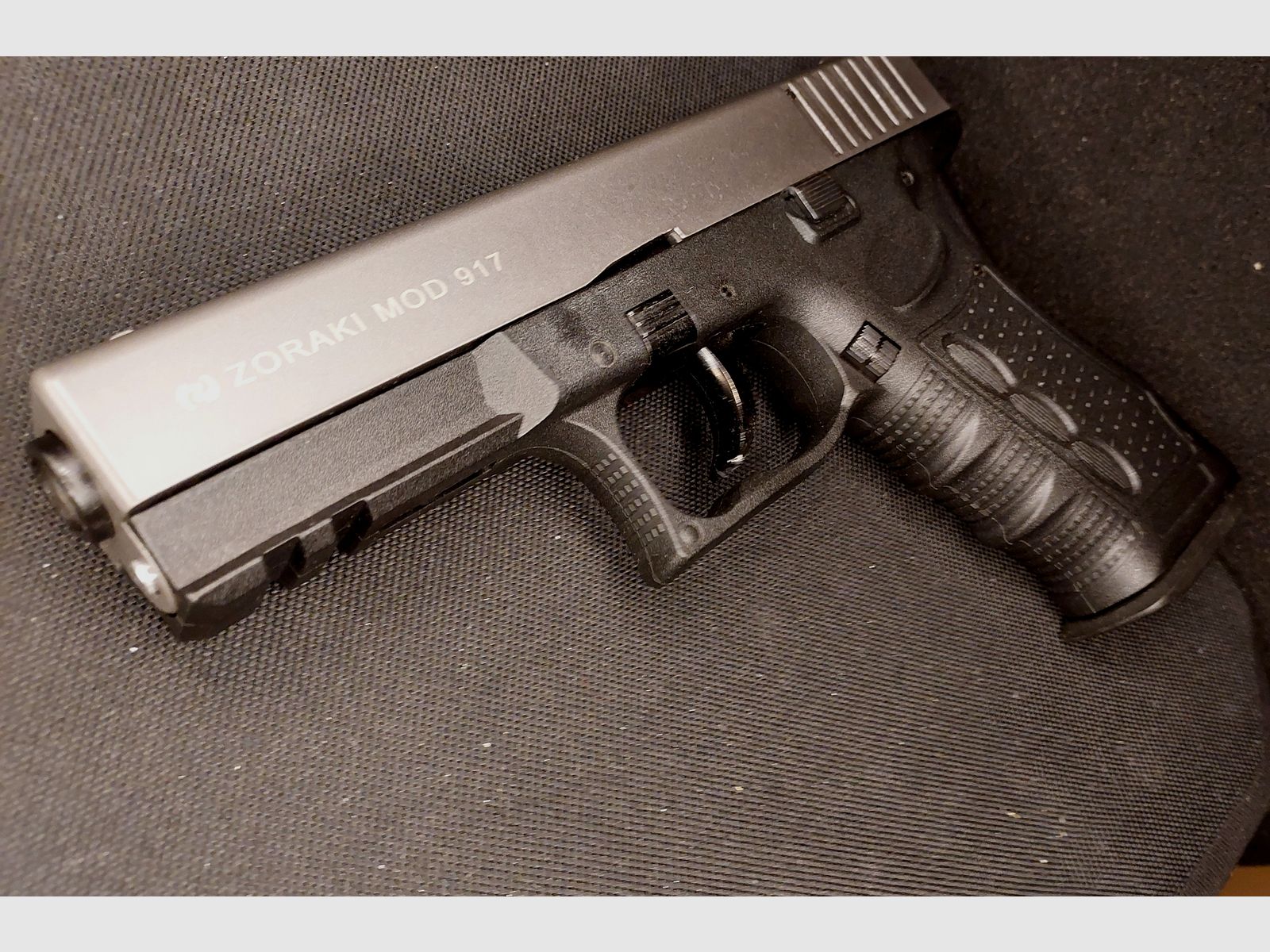 Zoraki 917 blank firing pistol 9mm P.A.K. Titan (PTB 1023)