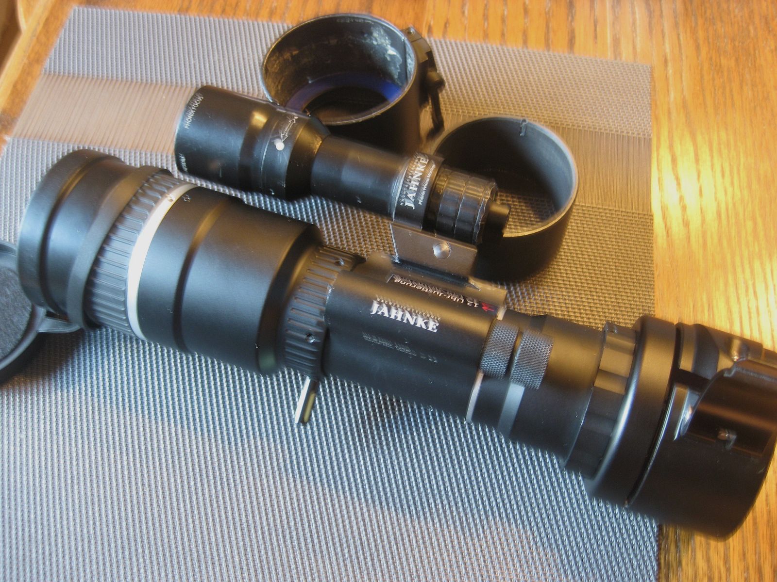 HECHO EN ALEMANIA = Jahnke DJ-8 NSV 1x56 con tubo TOP verde! Clase de potencia 2 en clasificación 1 sin puntos con función AG=Autogating! Proyector Jahnke Phönix FOCUS y 2 adaptadores para diámetro exterior de 62 mm, por lo tanto, generalmente para objetivos de 56 mm, uno de ellos con anillo de compensación para la mayoría de los ZF de 50 mm!