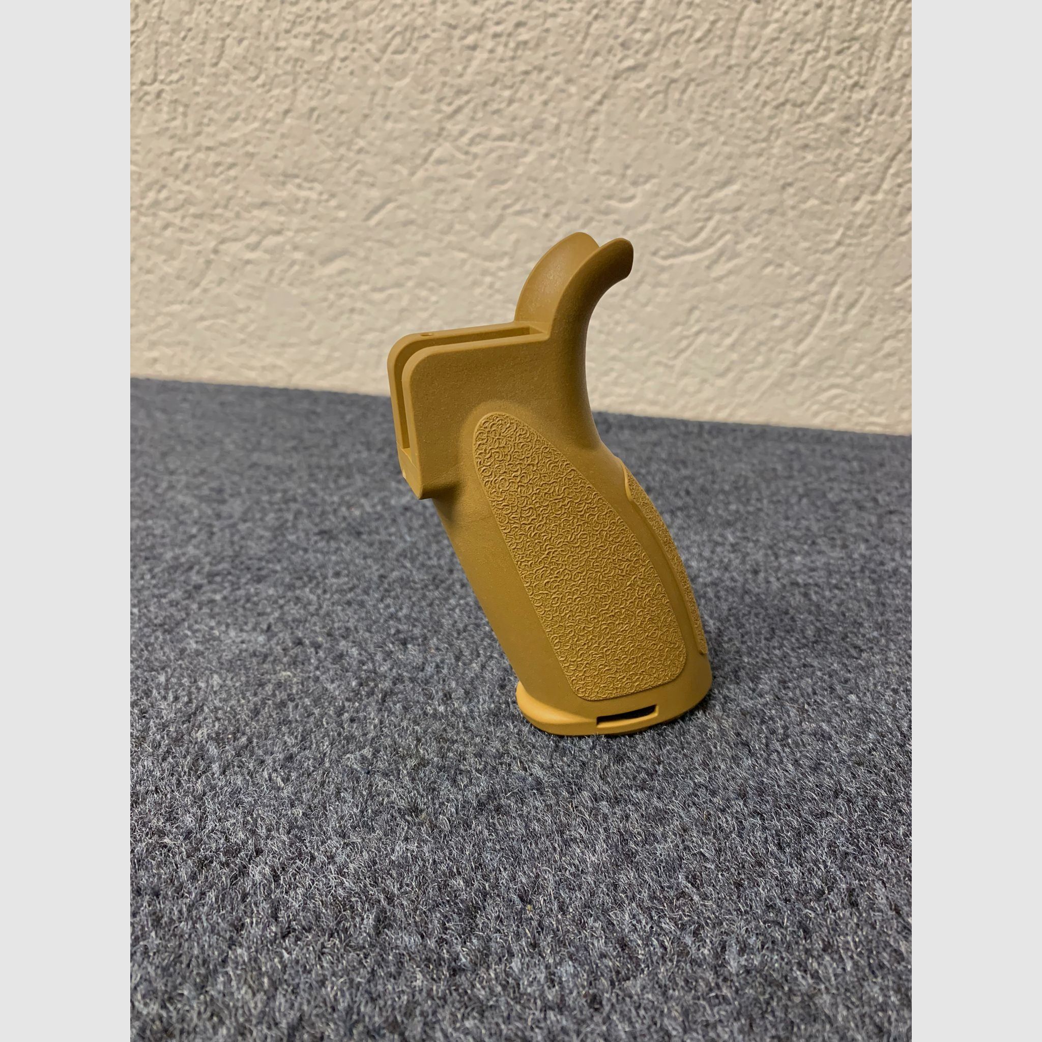 HK V7 grip sand color RAL8000 - NEW - Heckler & Koch Mr223 Mr308 HK416 HK417 HK433 HK437 G95k KSK Ar15, image 3 of 6