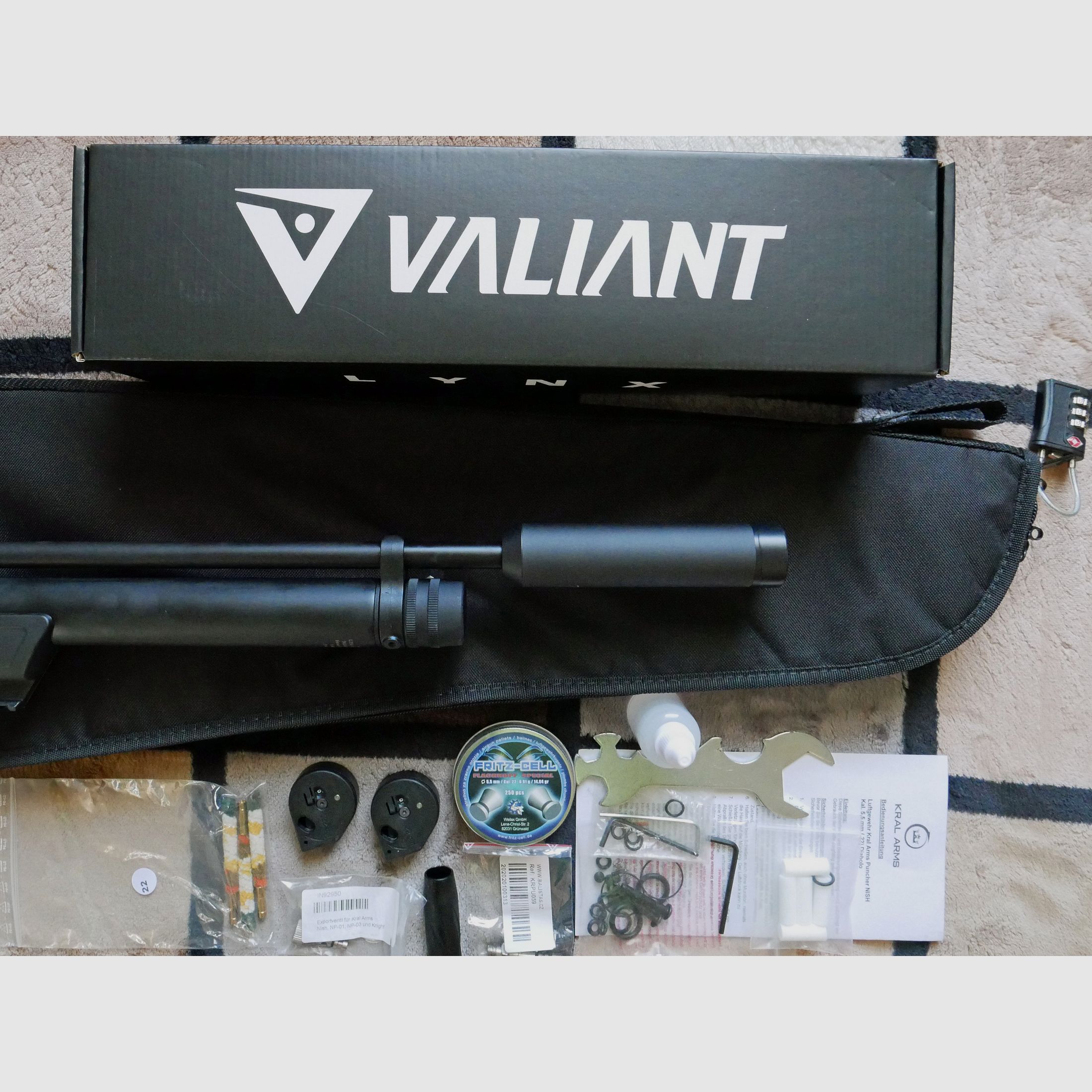 Kral Arms Puncher Nish S luchtgeweer kal. 5,5 mm met richtkijker, tas, Diana-pomp en demper - als nieuw -