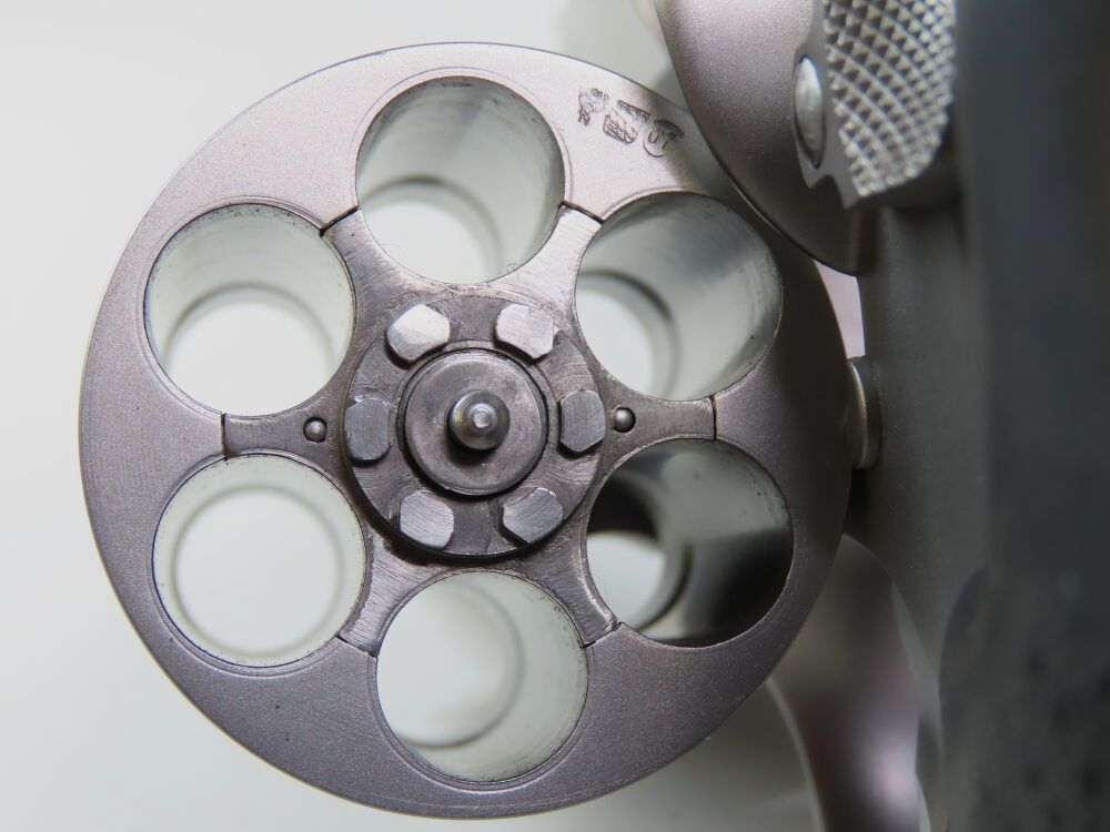 Smith & Wesson 629 - 2 with 2nd barrel in 4 inches