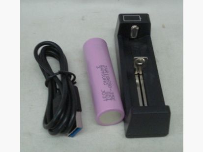 Oplader m. laadstatusindicator - incl. vervangende batterij 18650-35E