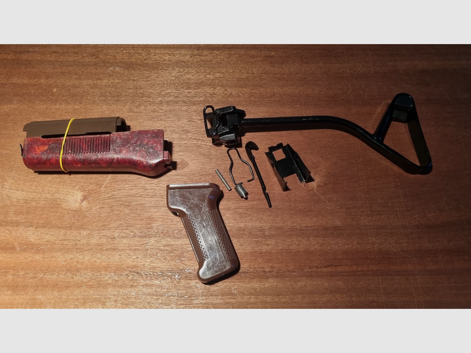 Completamento del calcio con gancio di filo per SUHL MPI KMS-72 & MPI AKS-74 in condizioni eccellenti! DDR / NVA / AK-Kalashnikov / Unione Sovietica / URSS