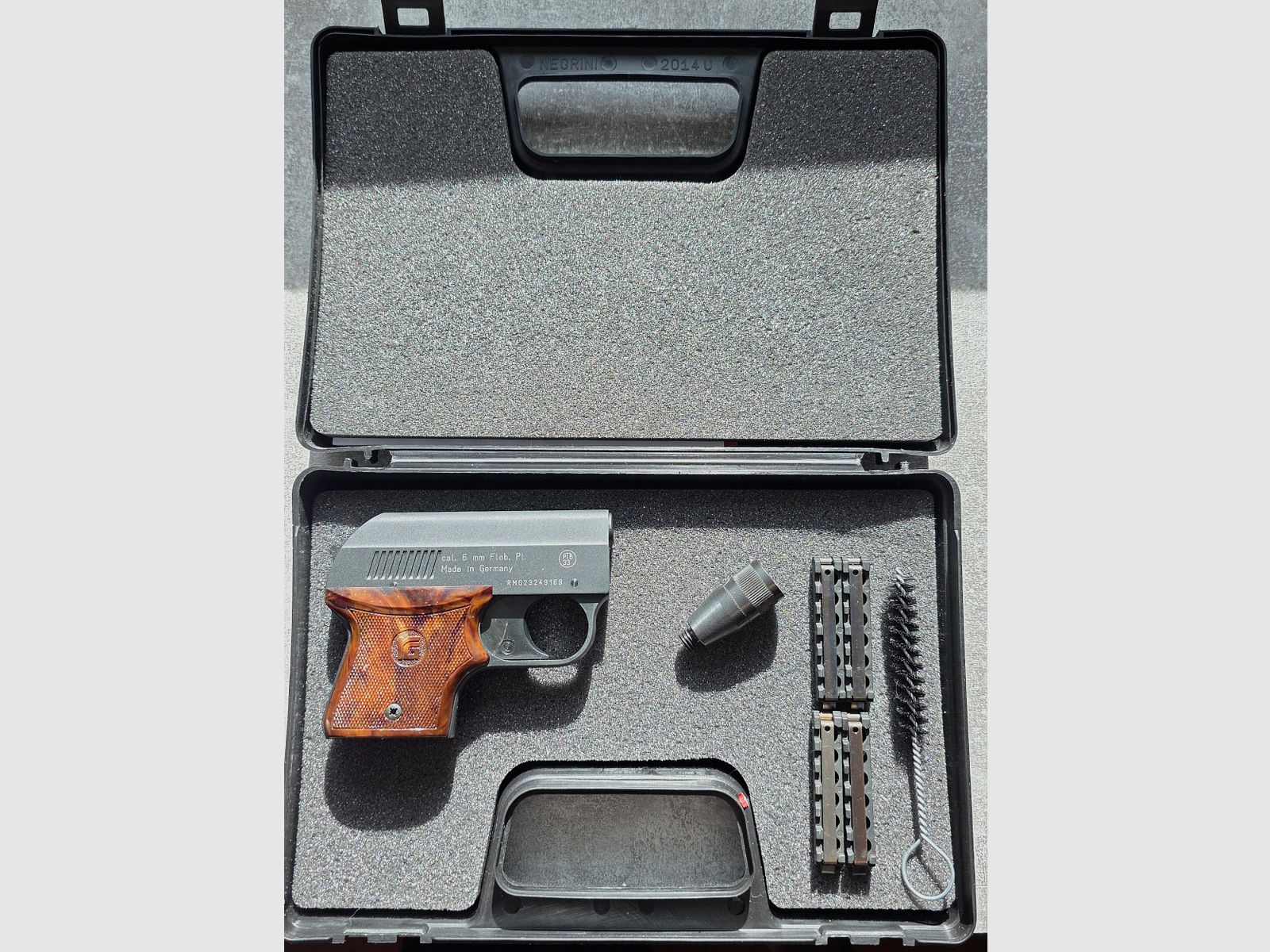 Röhm RG 3 blank firing pistol, image 1 of 3