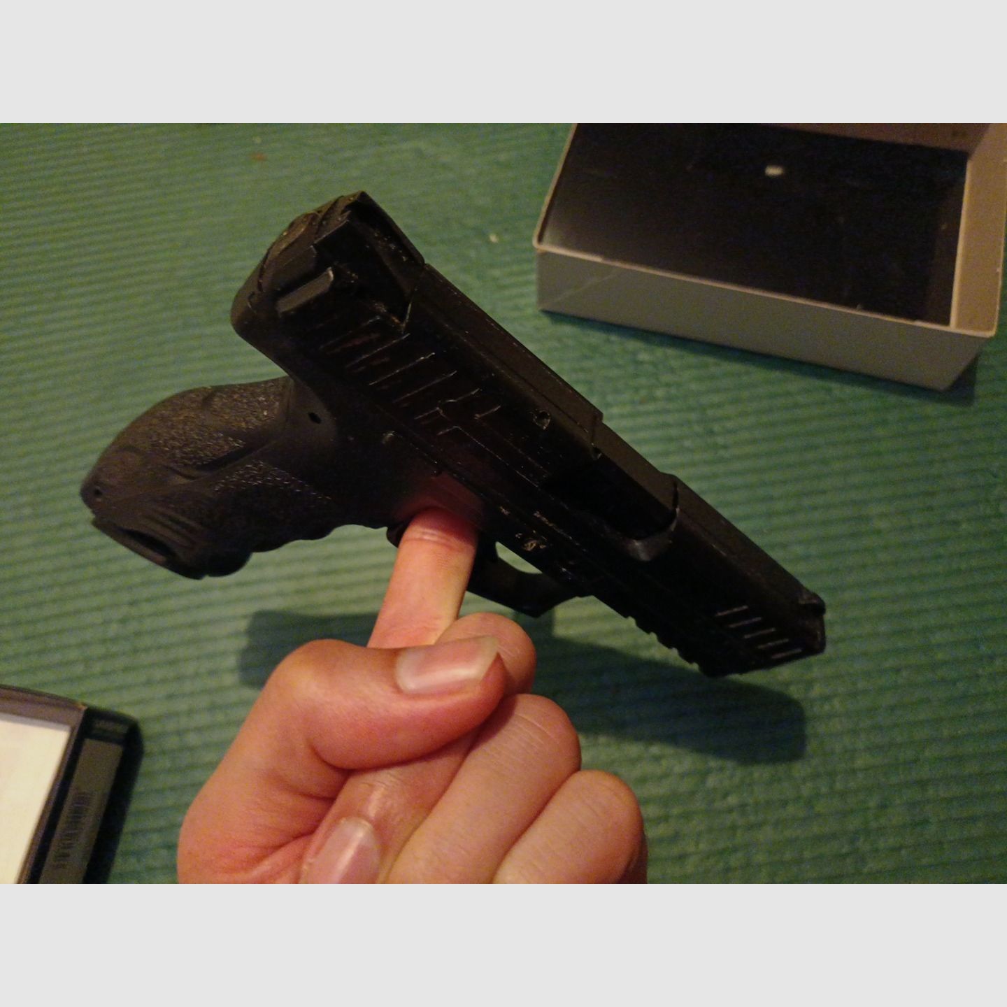 Heckler und Koch VP9 Umarek metall 6mm Softair 0,5 J. Authentic replica