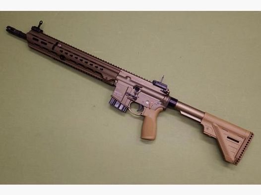 Heckler & Koch MR 223 A3 sandfarben 16,5 Kaliber .223 Remington Selbstladebüchse AR15 MR223 
                Angeboten wird eine fabrikneue und ungeschossene SelbstladebüchseHeckler & Koch MR 223 A3 sandfarben 16,5 Kaliber .223 Remington Selbstladebüchse