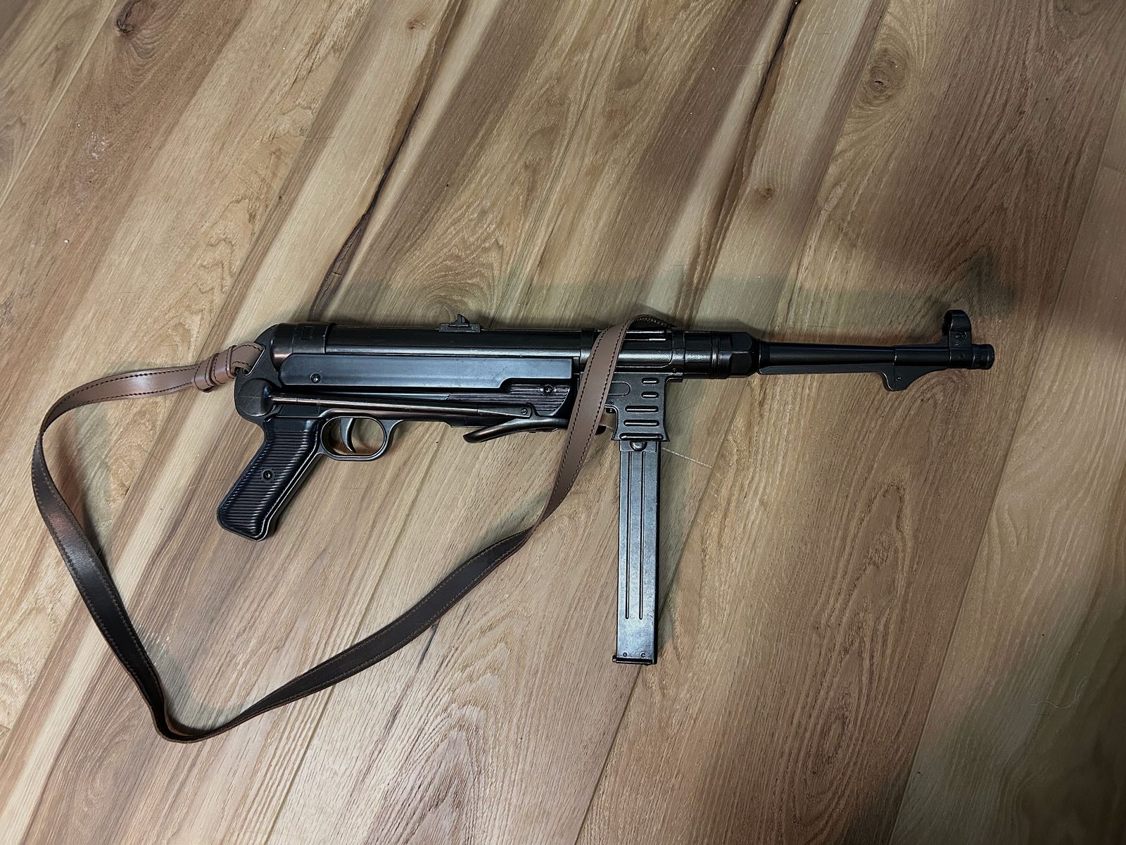MP 40  Deko von Denix 