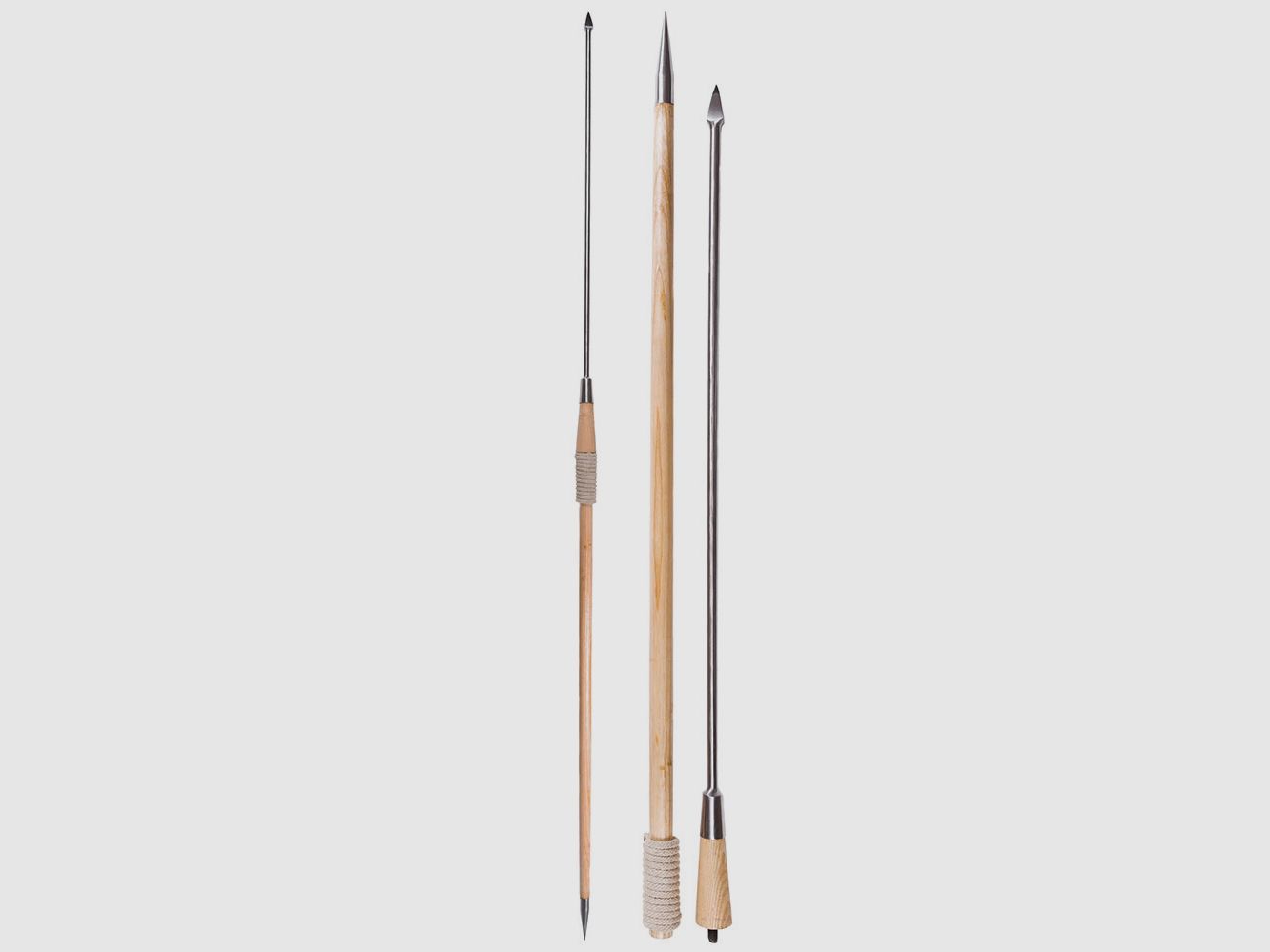 Römisches Pilum mit hellem Holzschaft