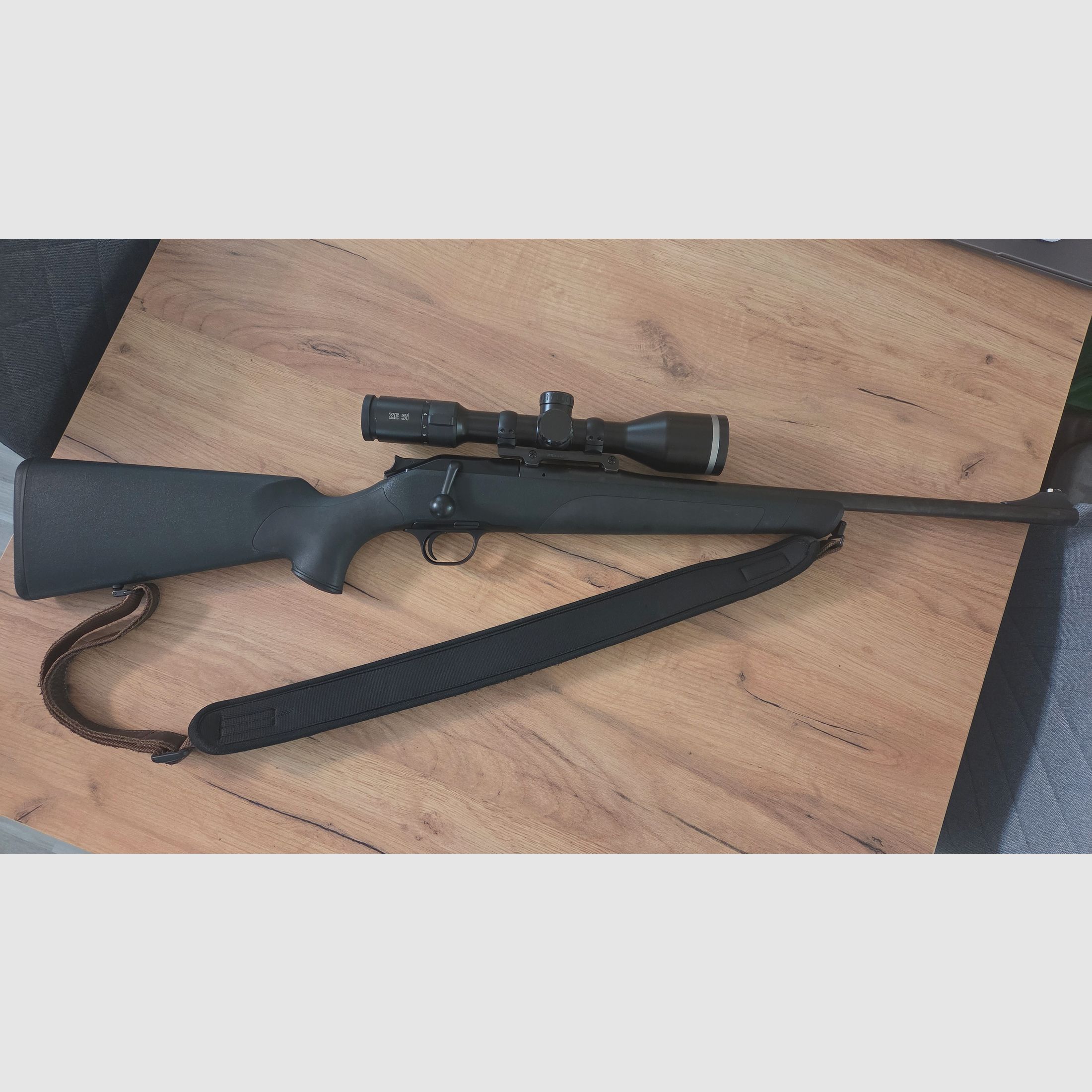 Blaser R8 Professionale .30-06 con Minox ZE 5i 2-10x50 e montaggio a sella Blaser
