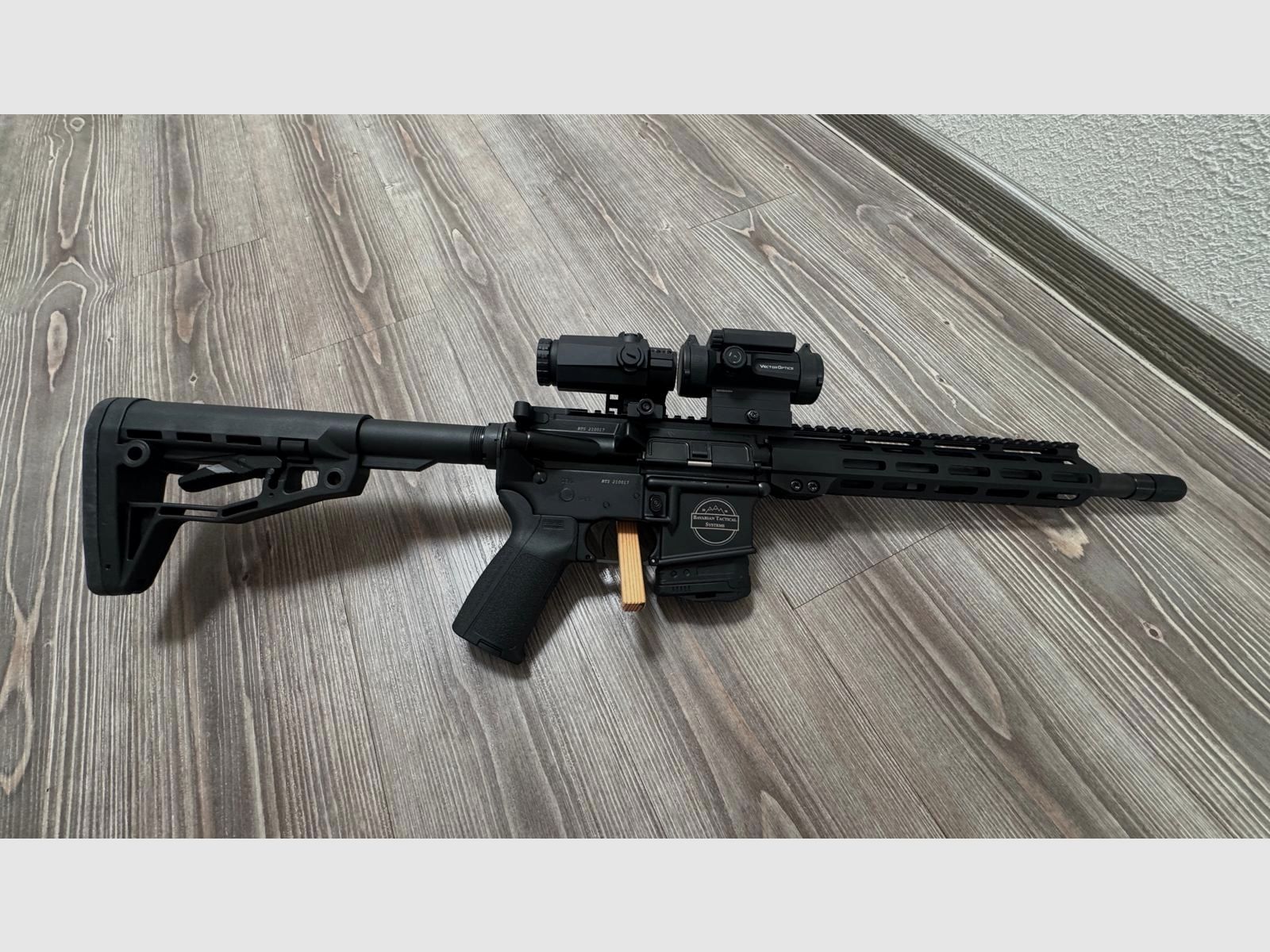 BTS AR15 calibro 300 BLK Blackout con grilletto Match e ottica Vector