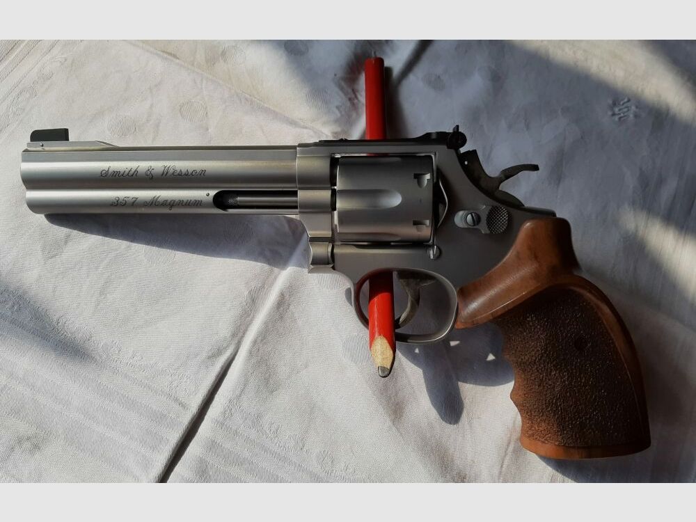 Smith & Wesson 686-4 Target Champion