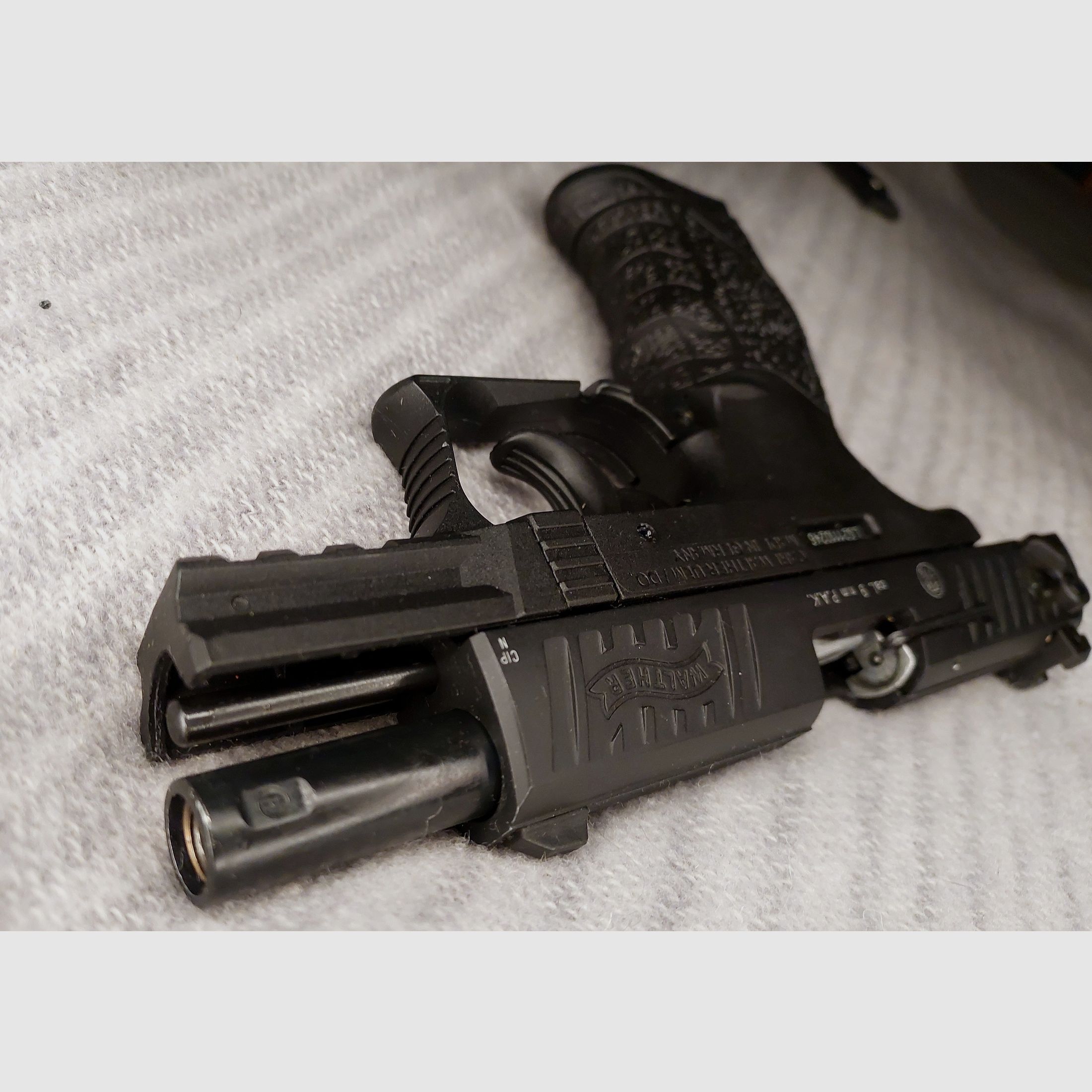 Pistola a salve Walther P22Q 9mm P.A.K. nera (PTB 778) con fondina e 2 caricatori [P 22 q]