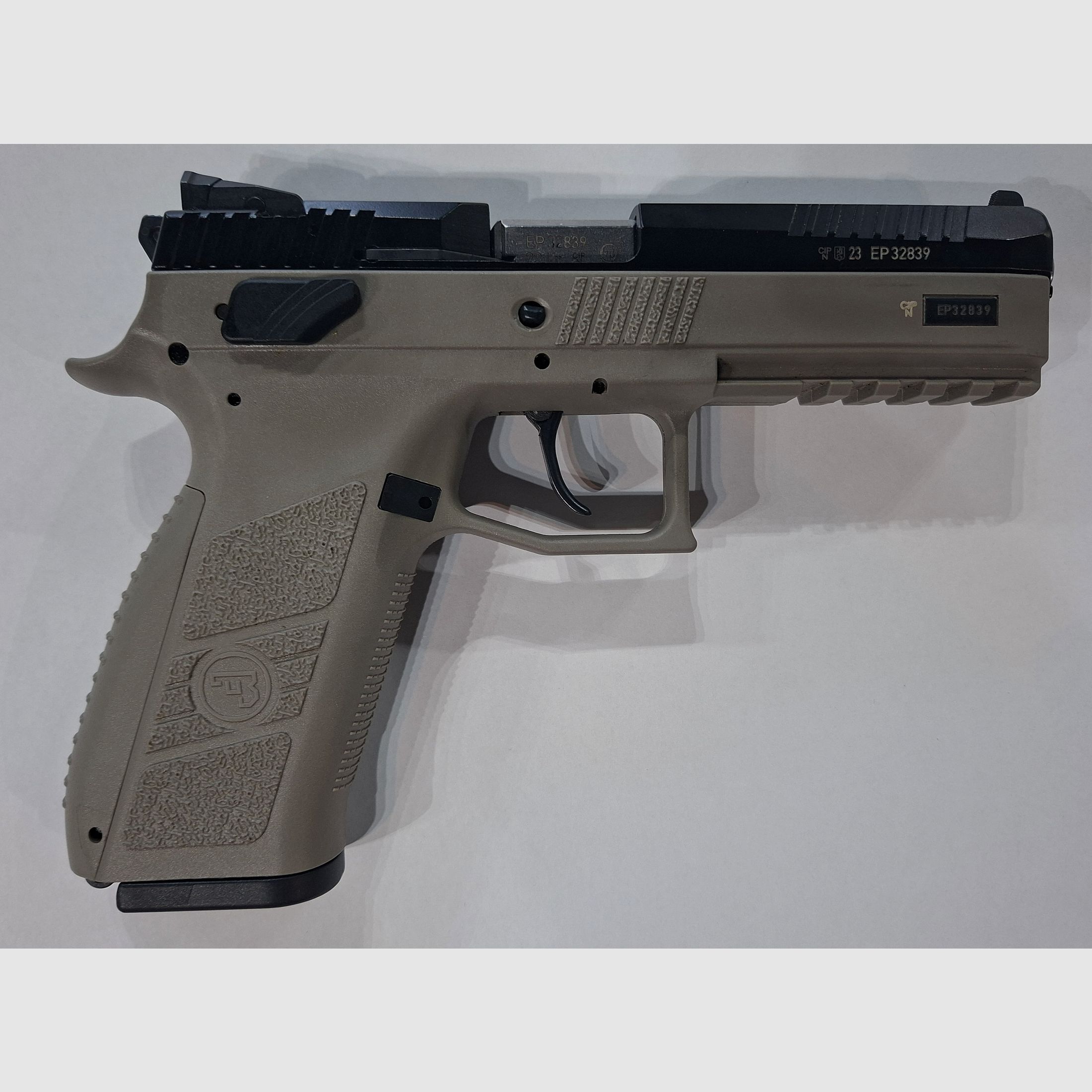 CZ P-09 Kadet Urban Grey Pistole .22LR gebraucht, sehr guter Zustand, Bild 2 von 3