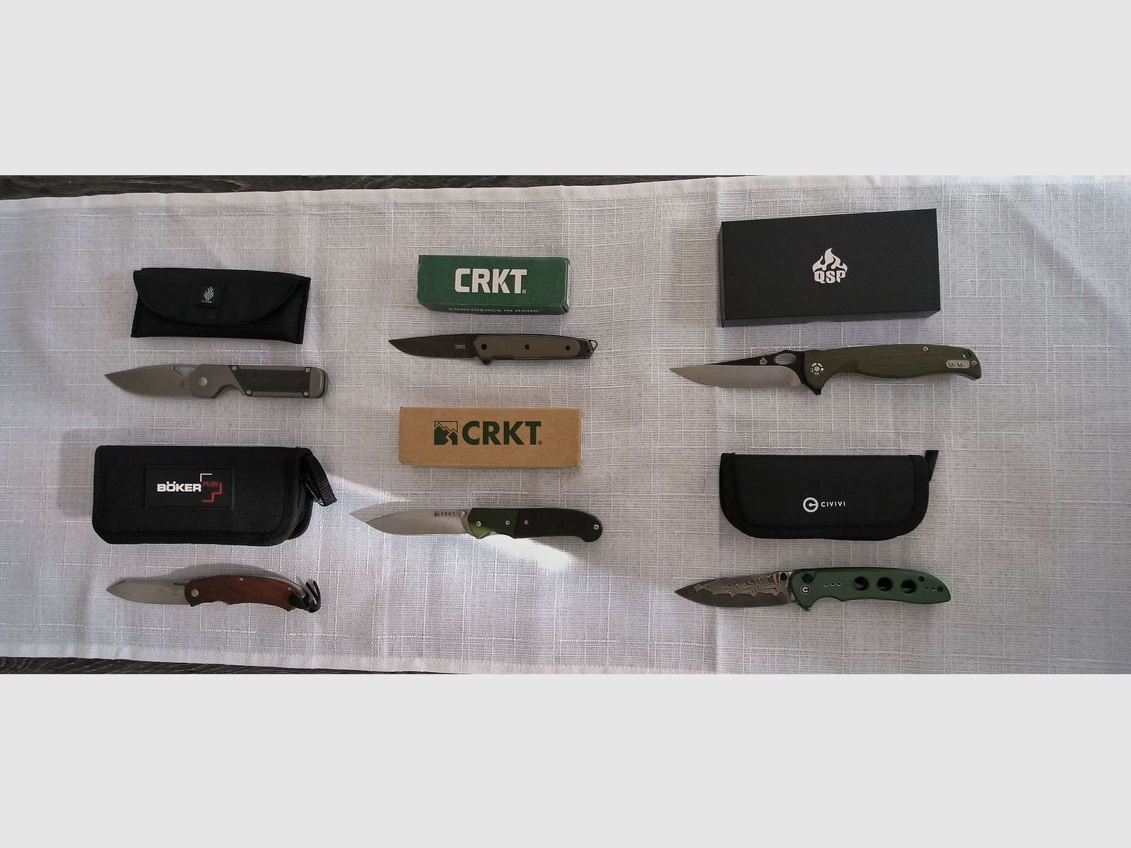 Confezione di coltelli tascabili tutti in confezione originale