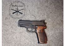 Sig Sauer P228 con mirini LPA e impugnature in legno Nill