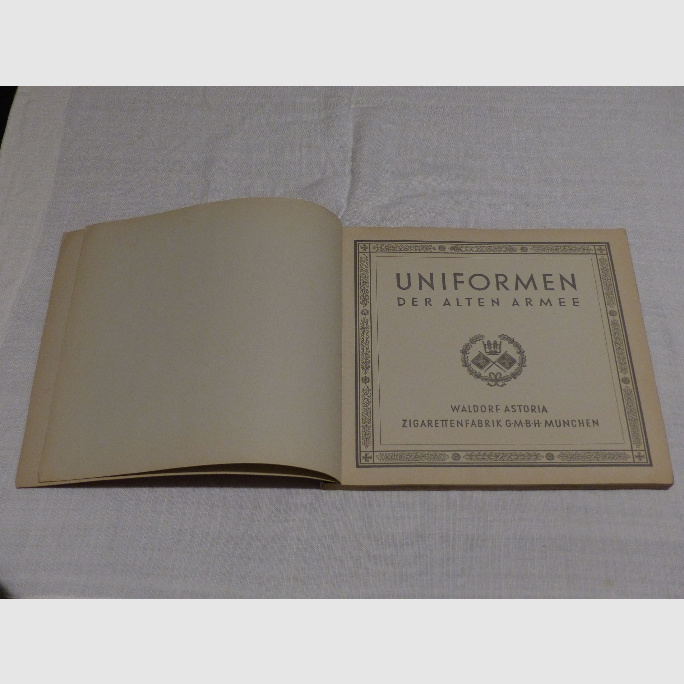 Uniformen van het oude leger compleet stickeralbum rond 1933 WKI WKII