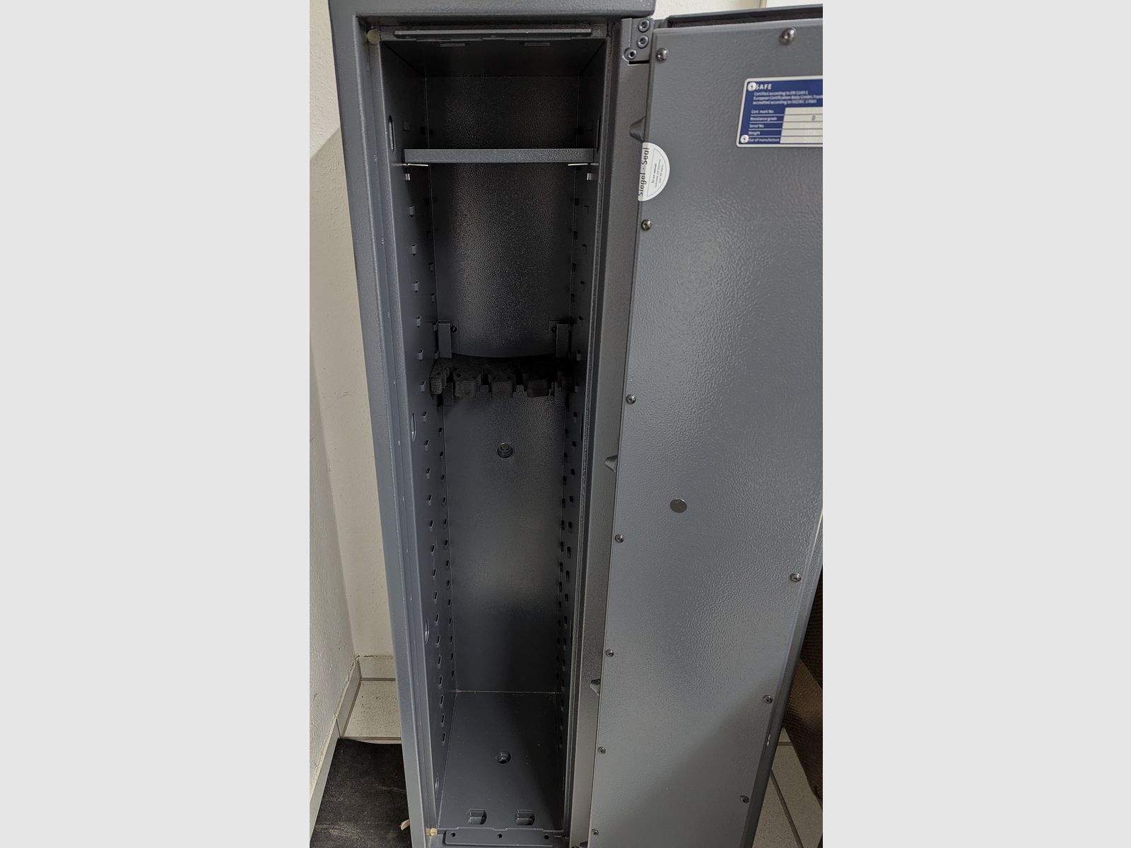 Neuwertiger Waffenschrank Schutzklasse 0 - für Langwaffen