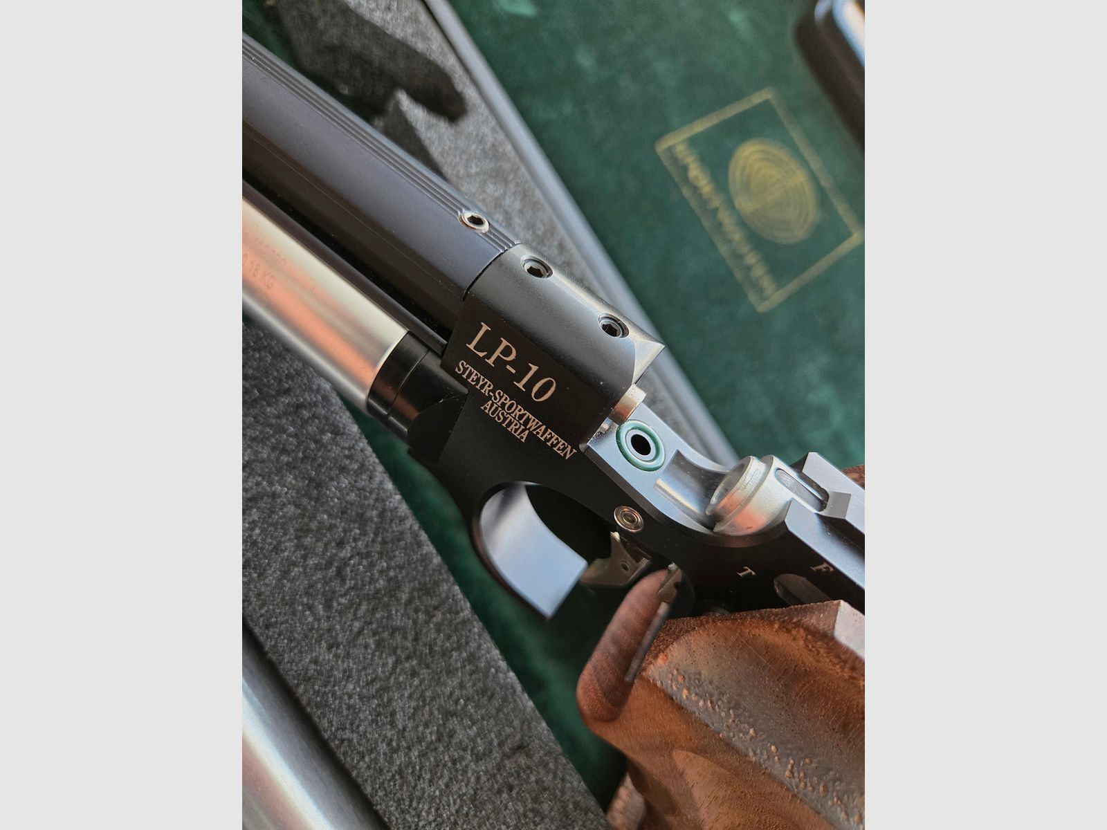 Match-Luftpistole STEYR LP 10 mit 2 Kartuschen, Adapter, Koffer, Werkzeug