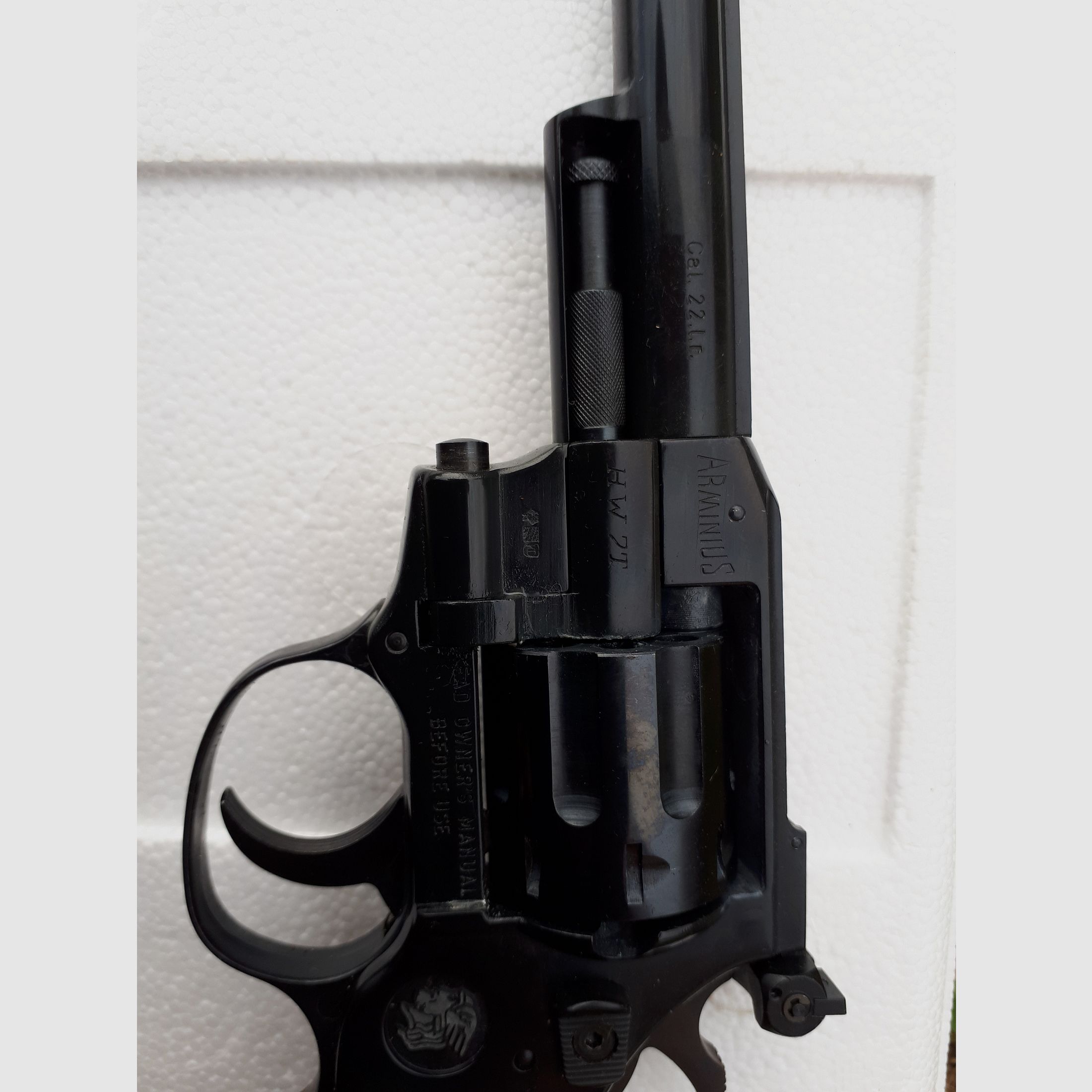 KK Waffen und Waffenschränke (Langwaffe KK-Gewehr Suhl Modell 150 Standard) (Kurzwaffe Revolver Arminius)