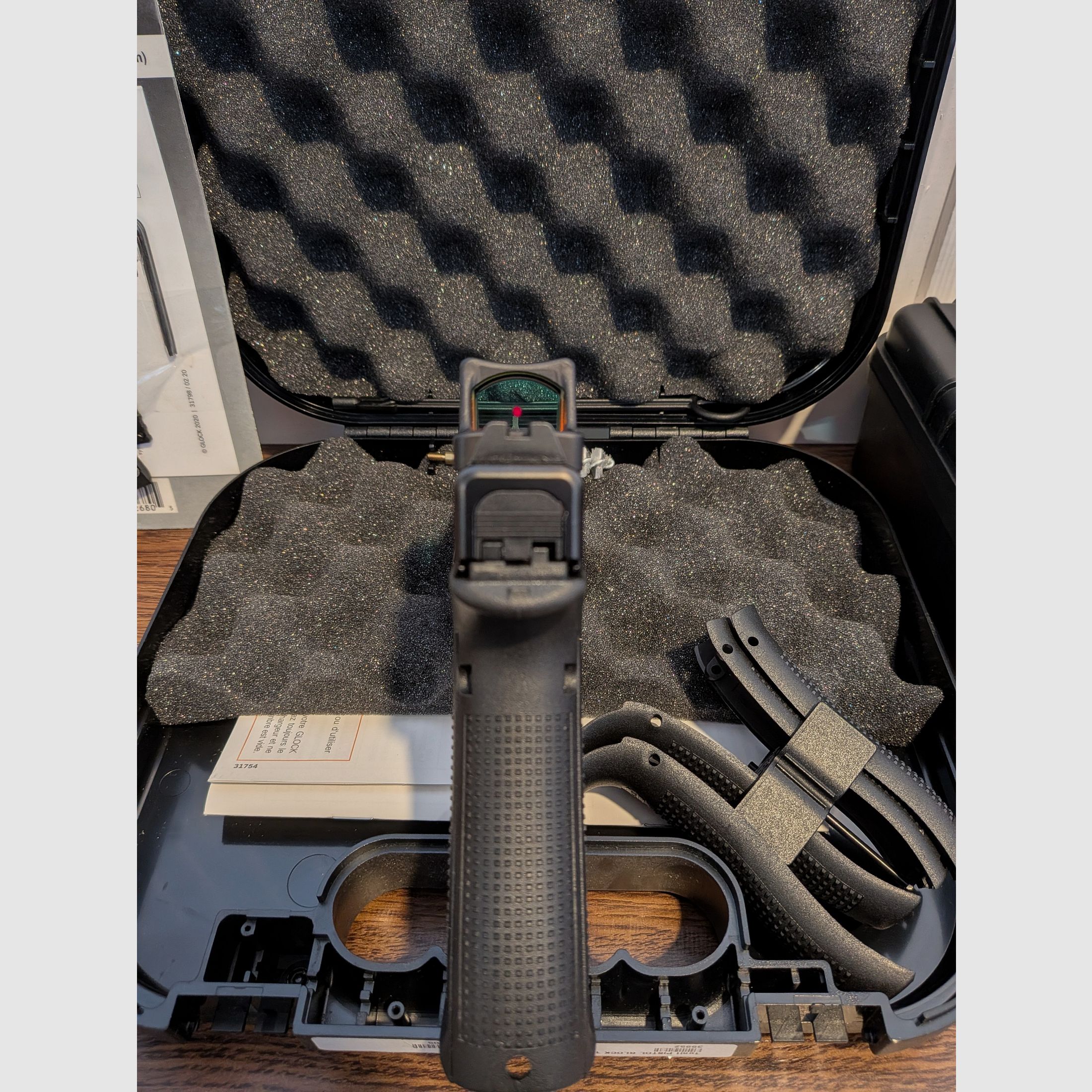 Glock 17 MOS Gen5 9x19 Trijicon RMR Aimpoint 11 magazine, image 3 of 5