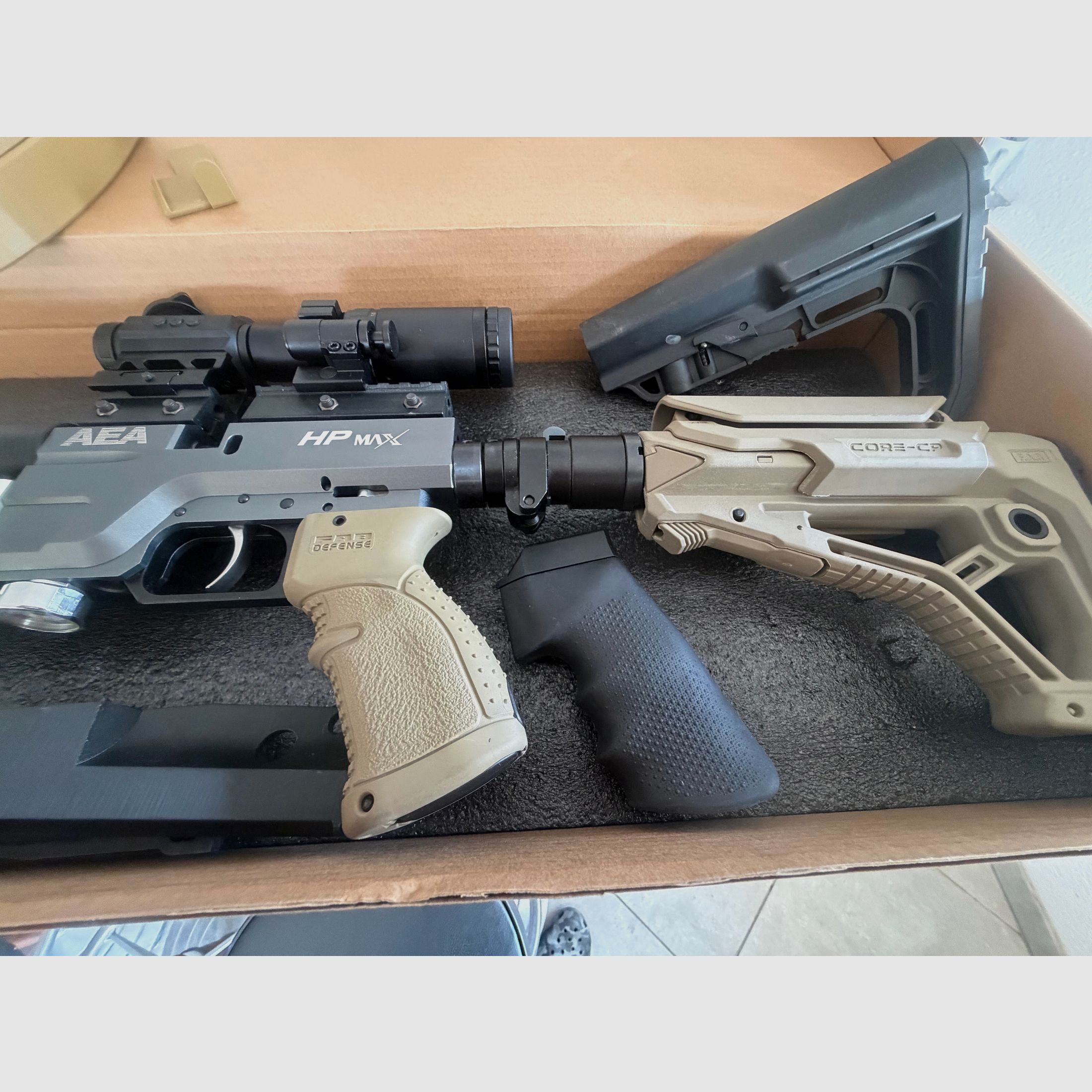 AEA HP-Max MK1 Kal .35 (9mm) F-Luftgewehr – Pump-Action, RED-DOT + Magnifier, Tactical Setup