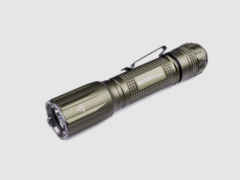NEXTORCH TA30CG K.I.S.S. – Lumière Momentanée de 1.600 Lumens en Carbon Green