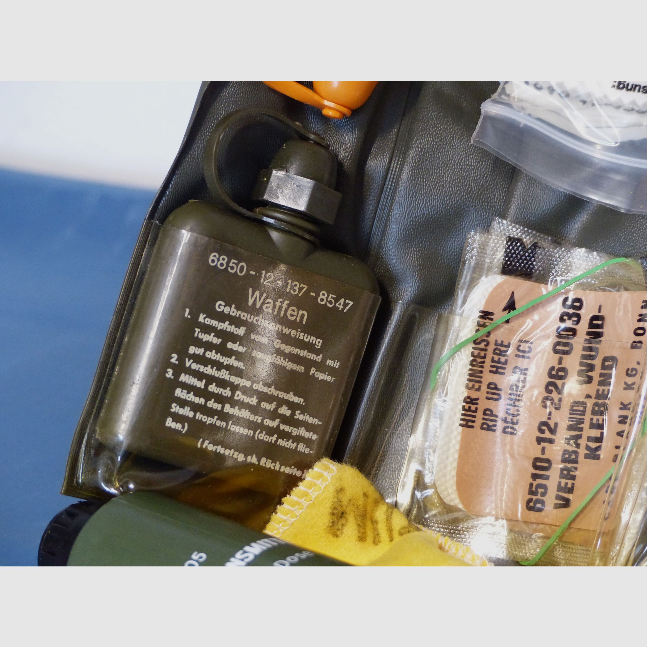 Bundeswehr ABC protection equipment transport bag, gas mask 2 filters and accessories BW 70s