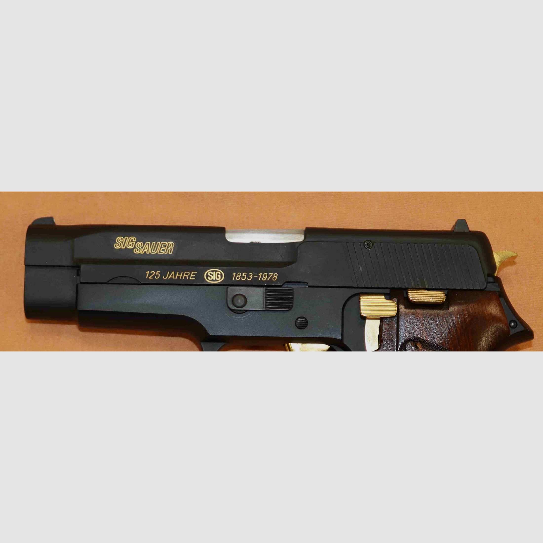 Sig Sauer Modell P220 Kommemorativ Kaliber 7.65 Para, Bild 2 von 13