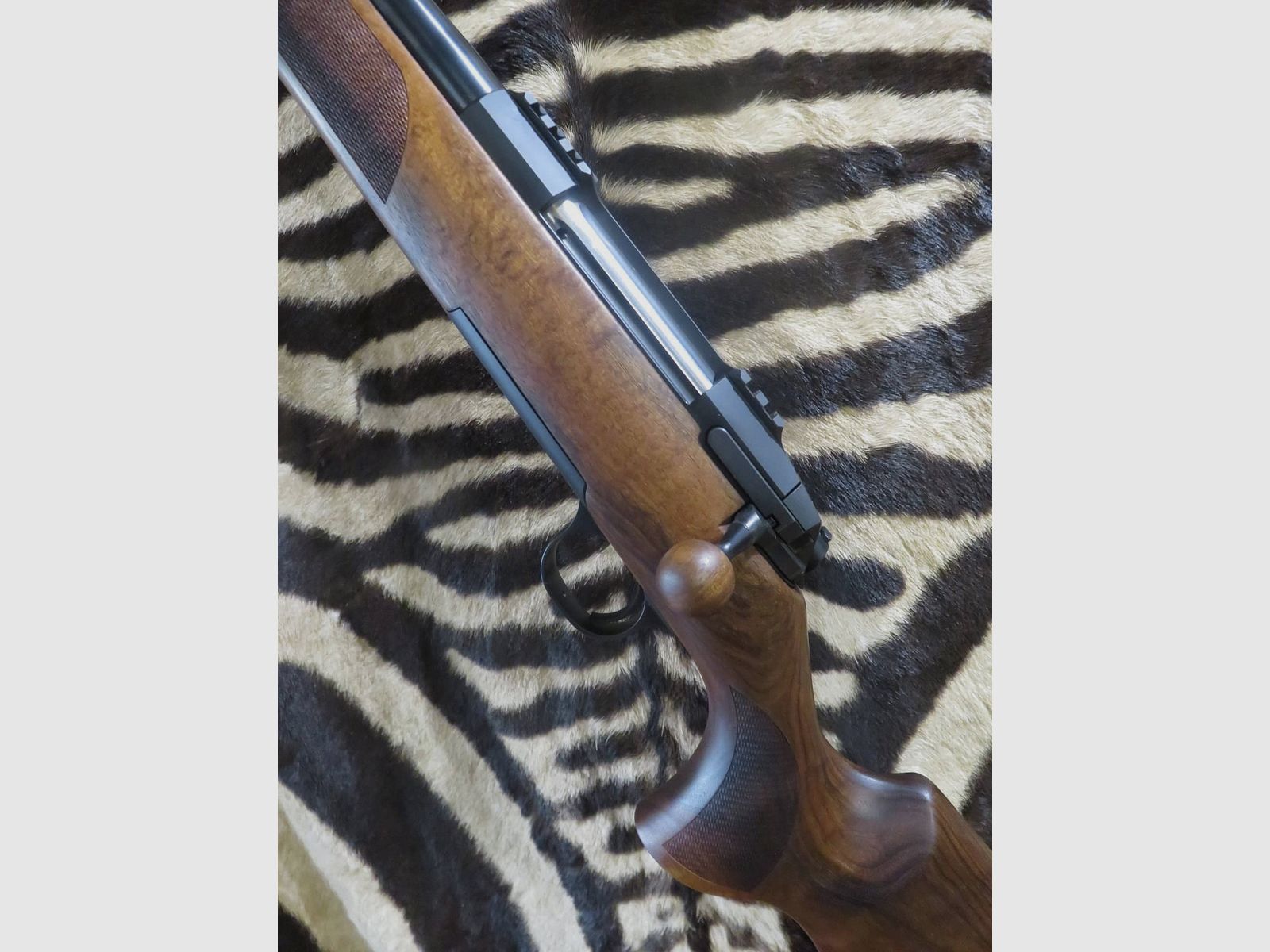 Repetierbüchse STEEL Action HM Holz der Klasse 4 LINKSHÄNDER Kal.300wm Lauf 61 cm gewinde, Bild 5 von 10