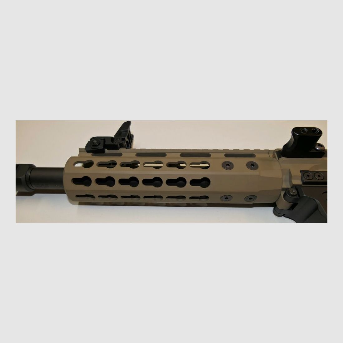 GWMH Selbstladebüchse GWMH SPC-HUNTER A4 10" (SWISS PISTOL CARBINE) FDE Kal.9x19 AR15 Glock Magazin