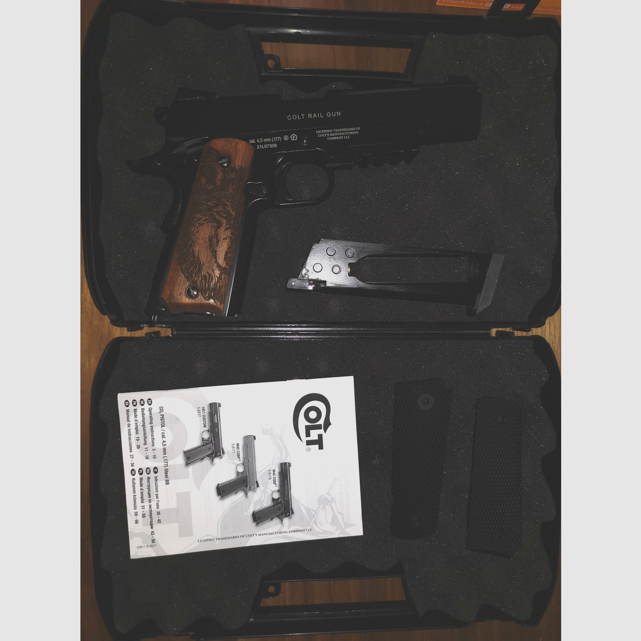 Colt Government M45 mit handgefertigtem Holzgriff Co2 4,5mm Blow Back