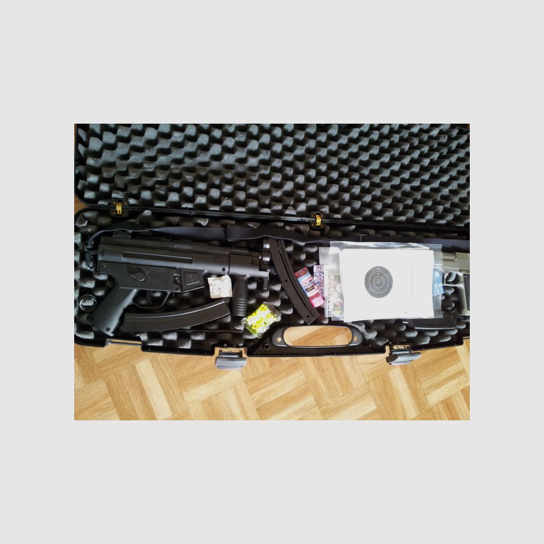 Collezione di armi Softair con accessori - da 14 anni, Hop-Ups