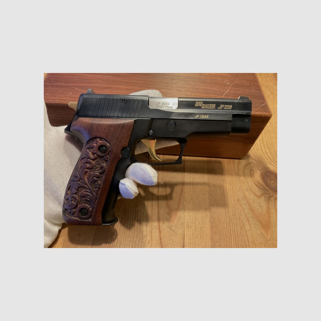 Pistole SIG JR226 Jubiläumsmodell 125Jahre im Holzkasten 9mmLuger SNR JP1645