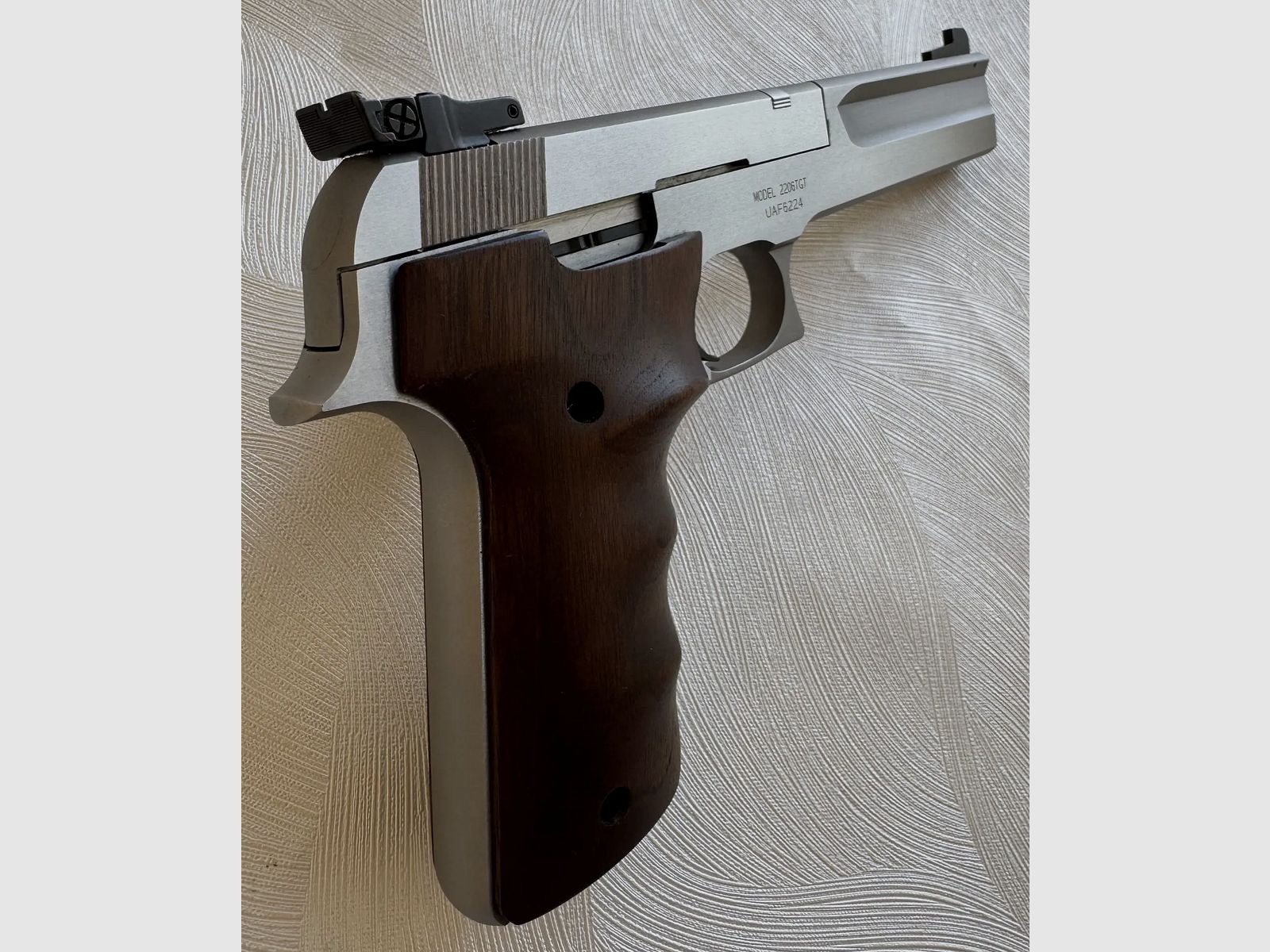 Smith & Wesson Pistole Mod. 2206TGT – Kaliber .22 LR