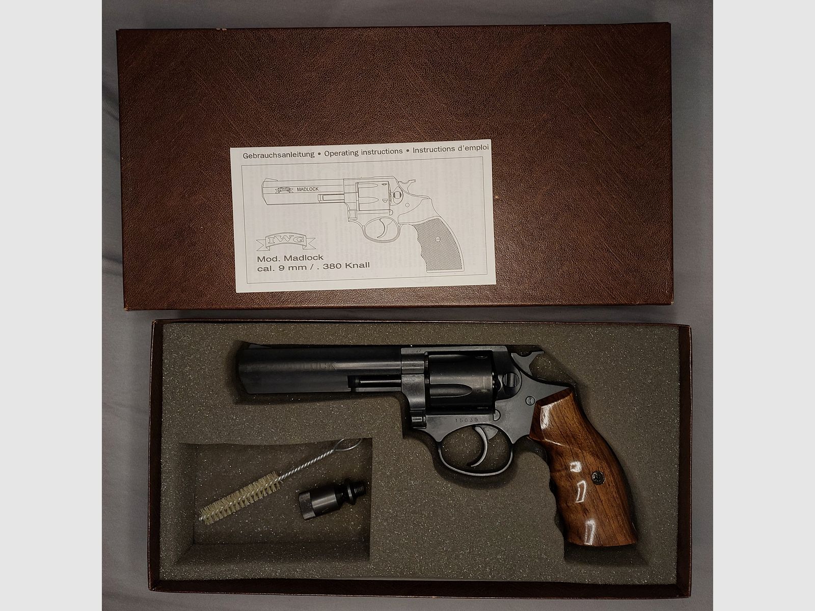 IWG Madlock revólver de detonación, cal. 9 mm R Knall (.380 Knall), PTB 721, "Hecho en Alemania" con funda de hombro de cuero