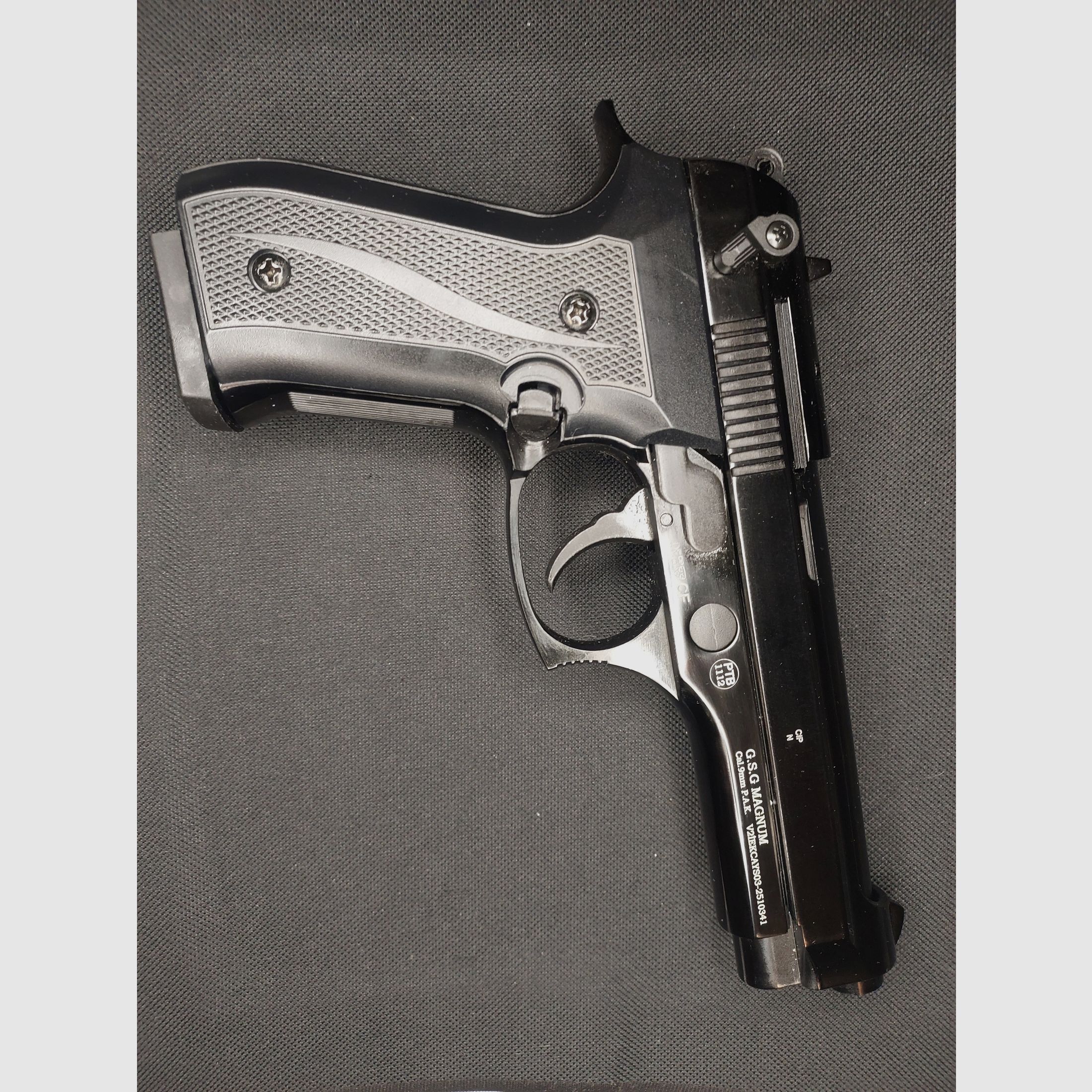 Ekol Firat Magnum Schreckschuss Pistole in schwarz, Kaliber 9mm P.A.K. (PTB 1112) wie neu!