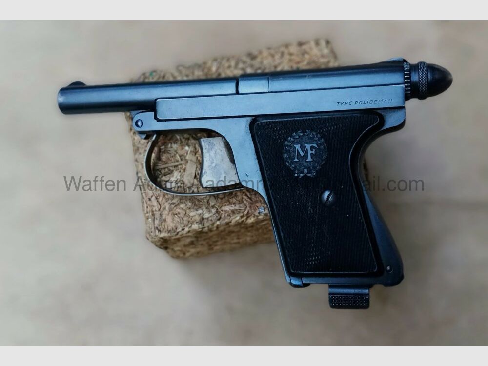 Le Francaise Policeman