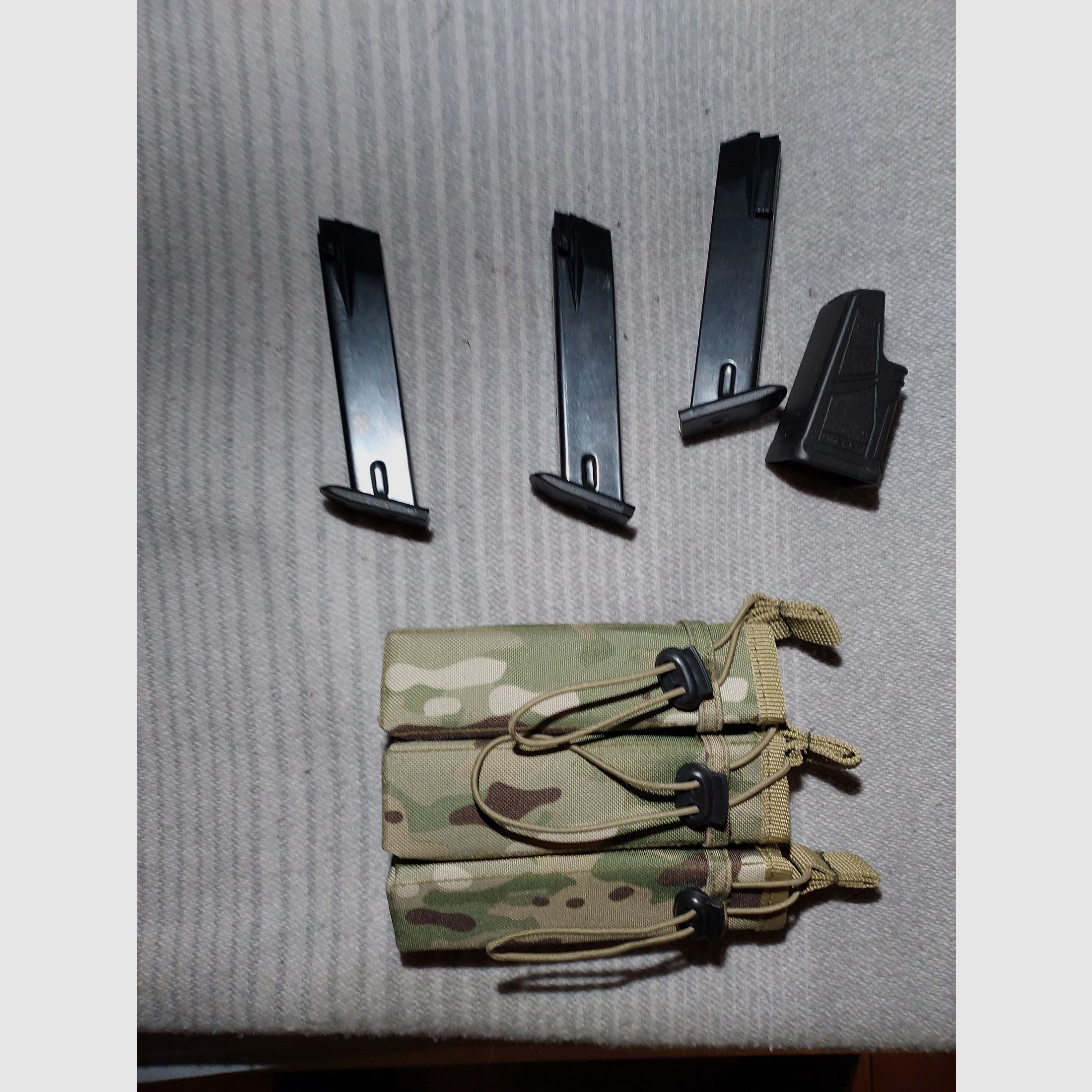 3 Magazine Zoraki 917 9mm P.A.K. in Camo Molle Holster PLUS Ladehilfe