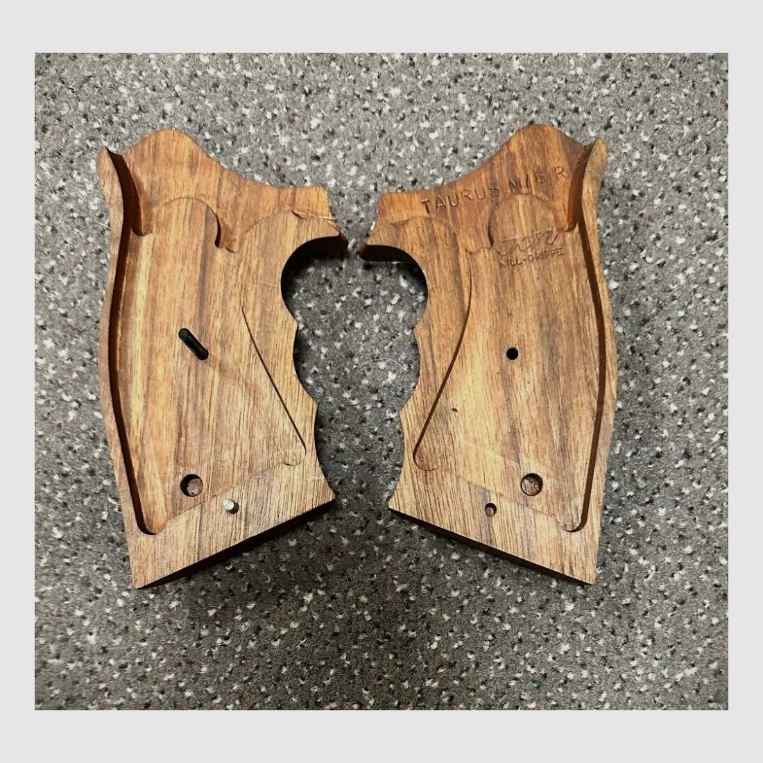 Karl Nill für Taurus Revolver M