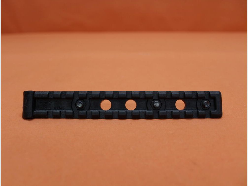 CAA Tactical AR-15: Riel Picatinny TDI Polímero Negro (PR-A)/ Distancia entre agujeros del riel Picatinny 19mm/ Ø9,5mm